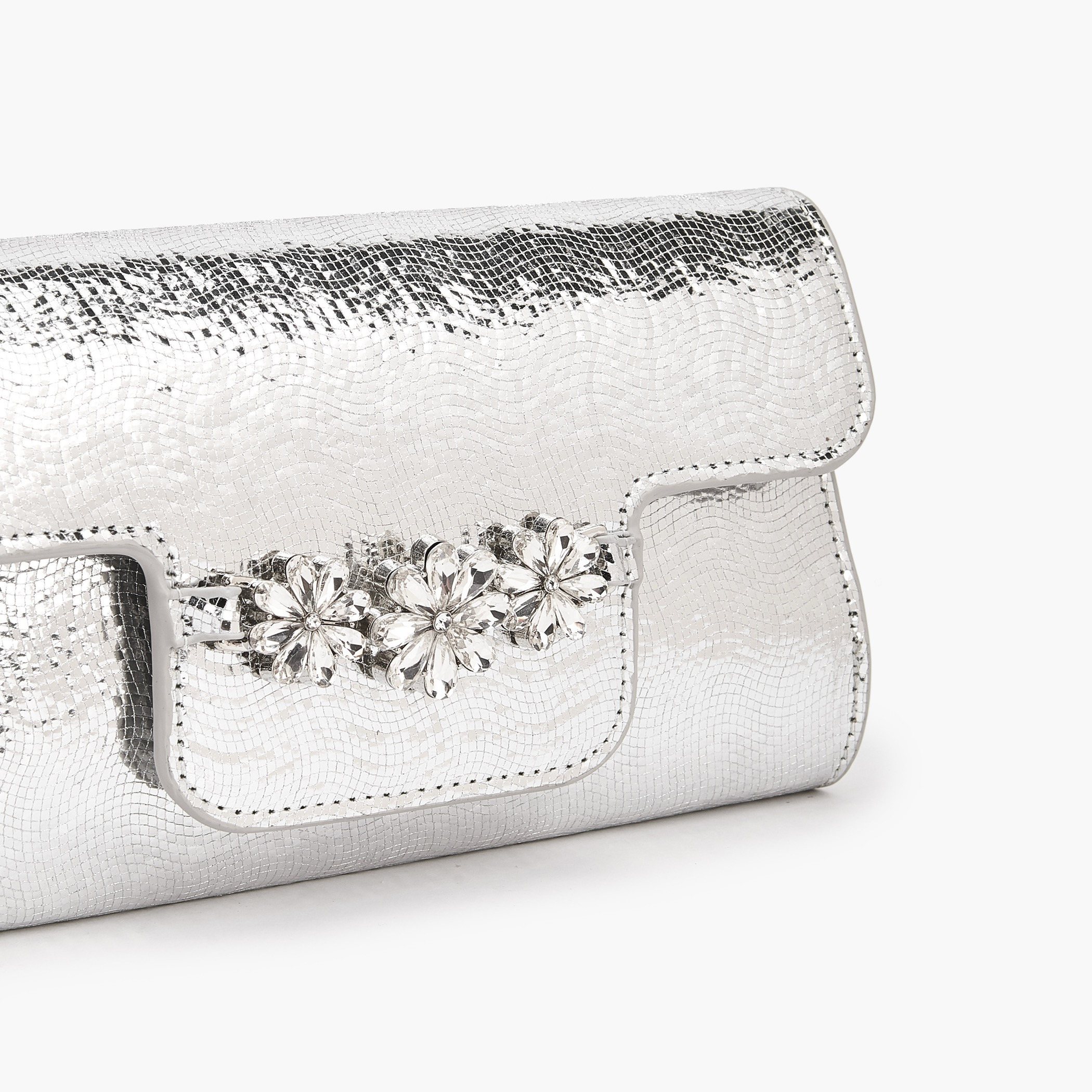 شنطة كلاتش مزيّنة مع حزام سلسلة من فلورا بيلا-women-bagsandwallets-handbags-image-4
