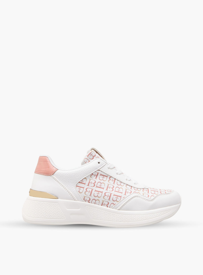 حذاء سنيكرز برباط إغلاق وطبعات مونوجرام من فلورا بيلا-women-shoes-sneakers-image-3
