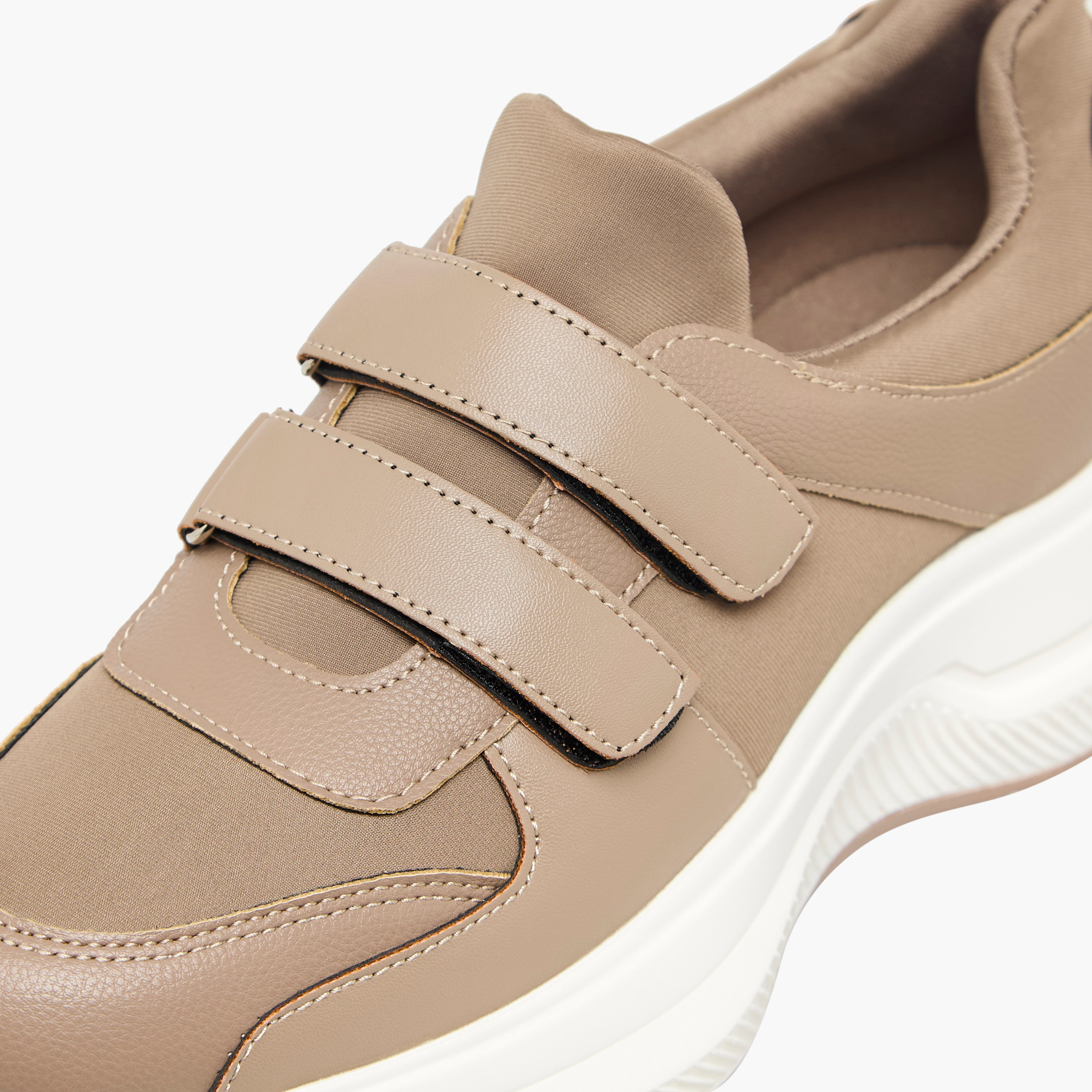 حذاء سنيكرز بشريط إغلاق لاصق للنساء من فلورا بيلا-women-shoes-sneakers-image-4