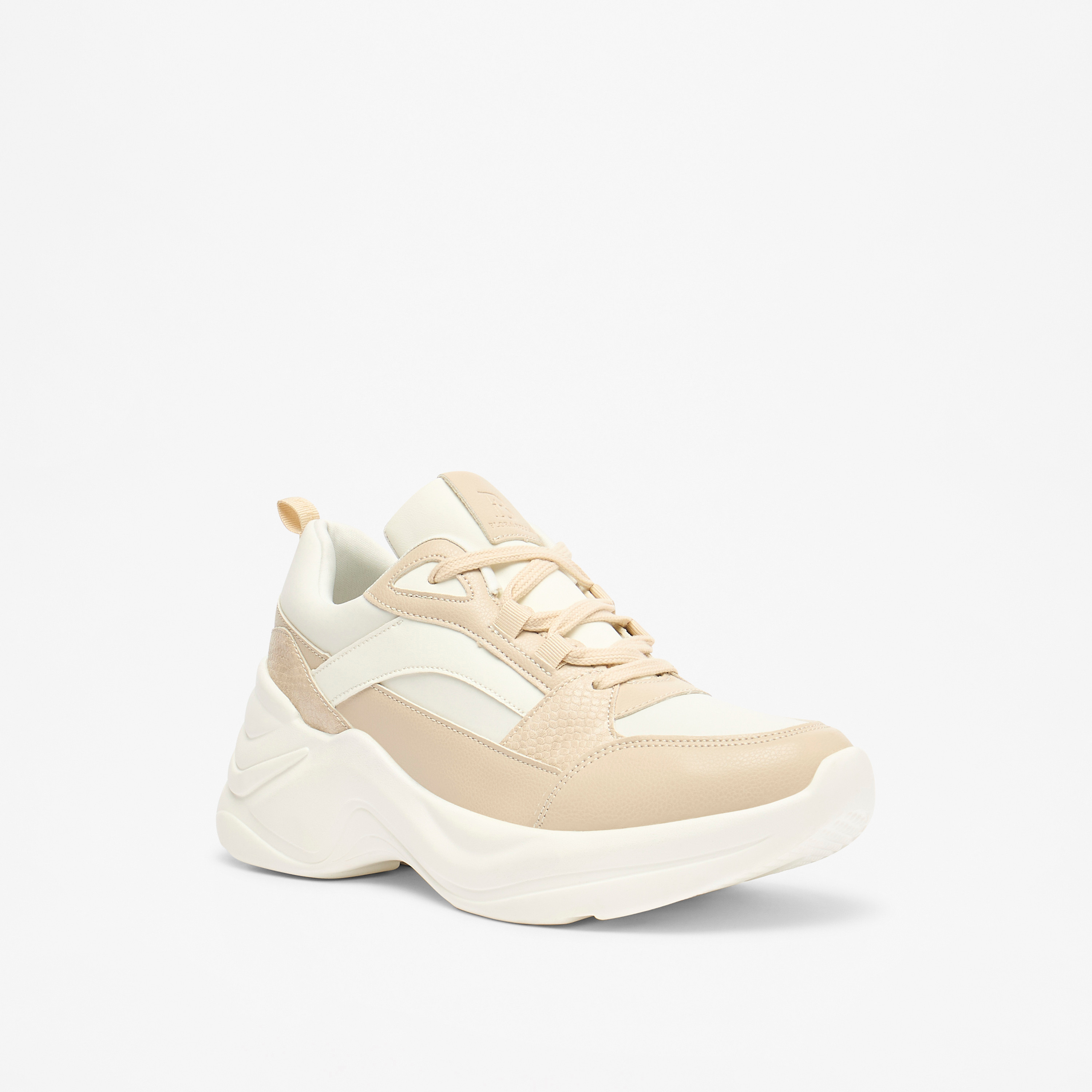 حذاء سنيكرز بكاحل منخفض ورباط إغلاق وكعب ويدج من فلورا بيلا-women-shoes-sneakers-image-1