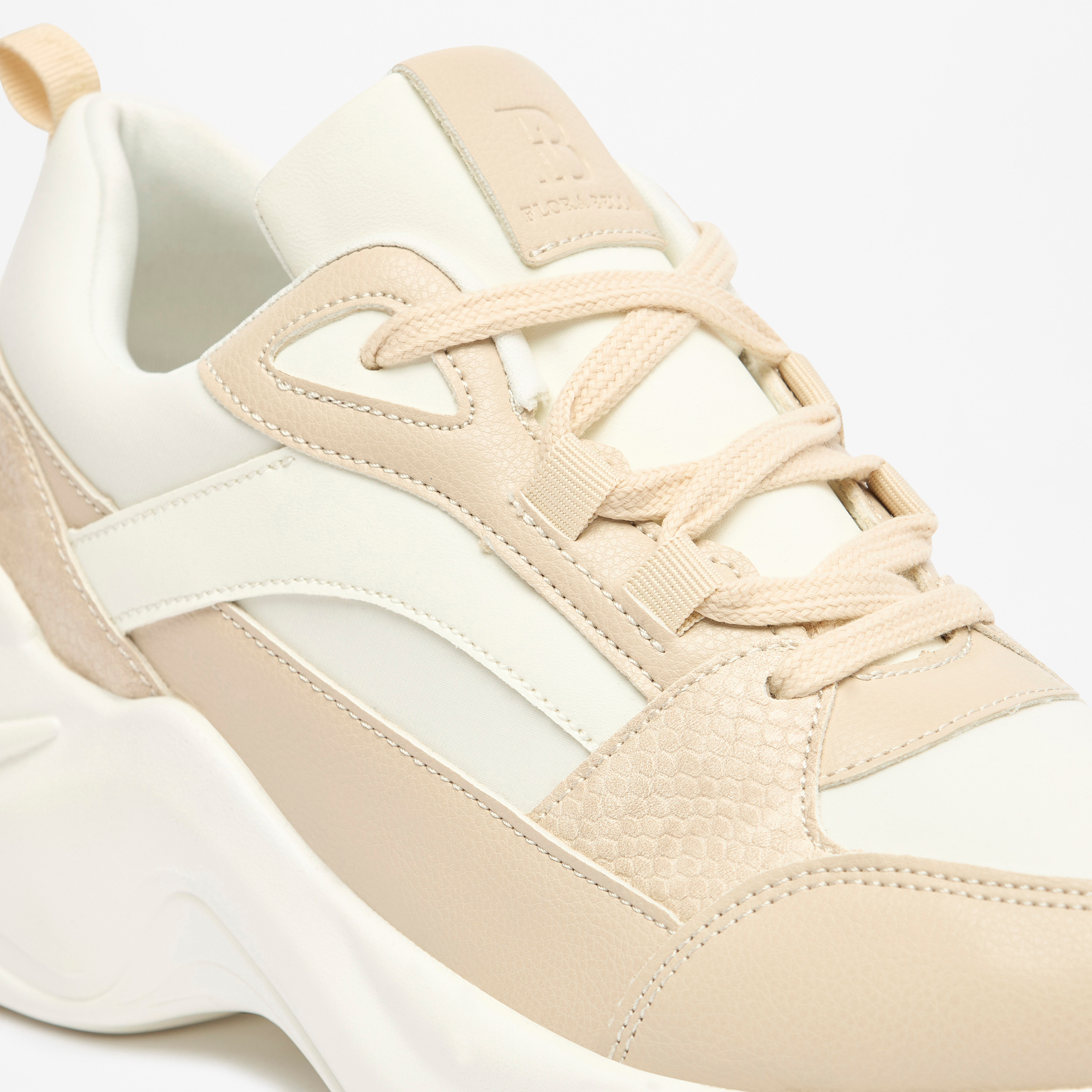 حذاء سنيكرز بكاحل منخفض ورباط إغلاق وكعب ويدج من فلورا بيلا-women-shoes-sneakers-image-5