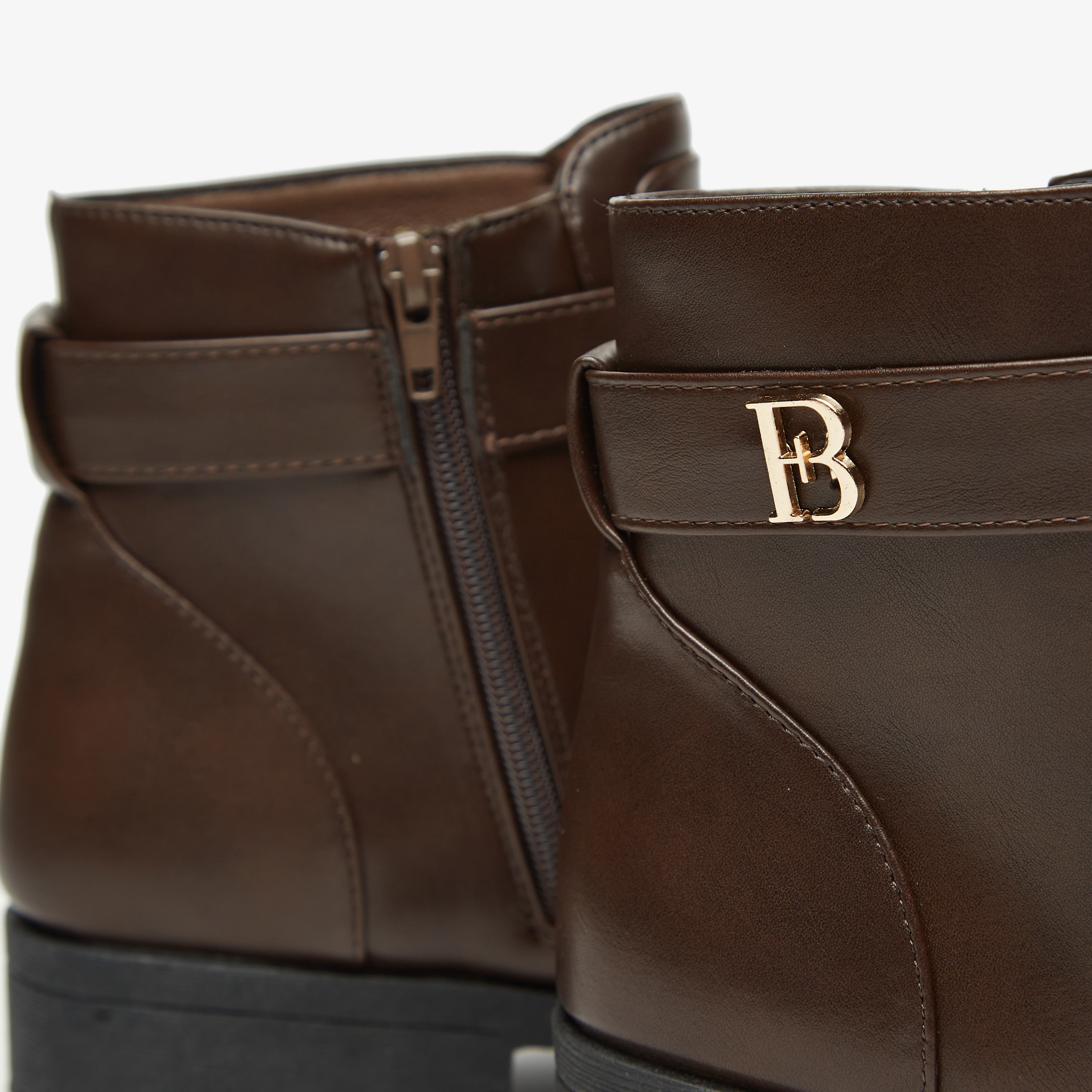 بوت سادة بطول الكاحل وسحاب إغلاق من فلورا بيلا-women-shoes-boots-image-9