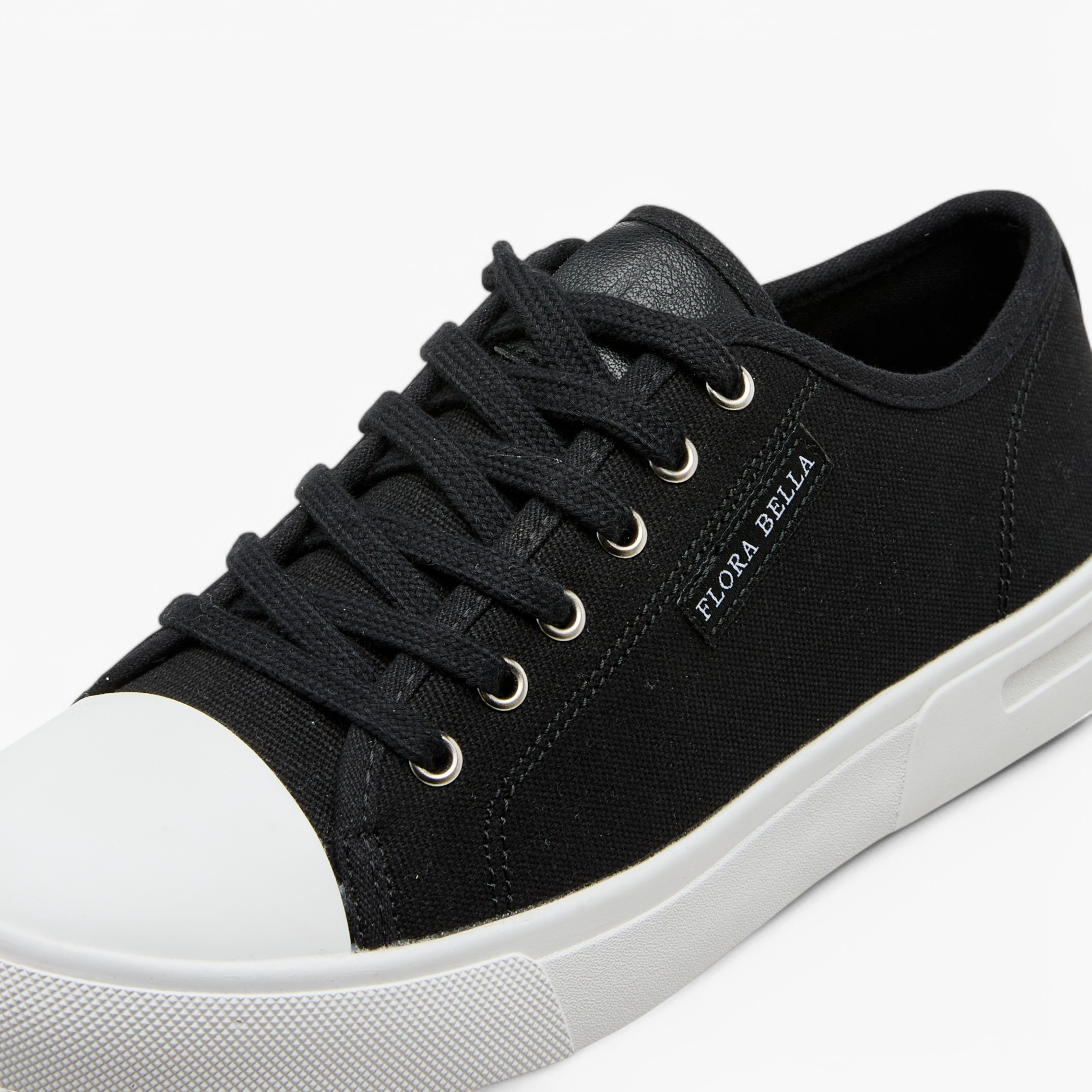 حذاء سنيكرز برباط إغلاق وتفاصيل شعار من فلورا بيلا-women-shoes-sneakers-image-4