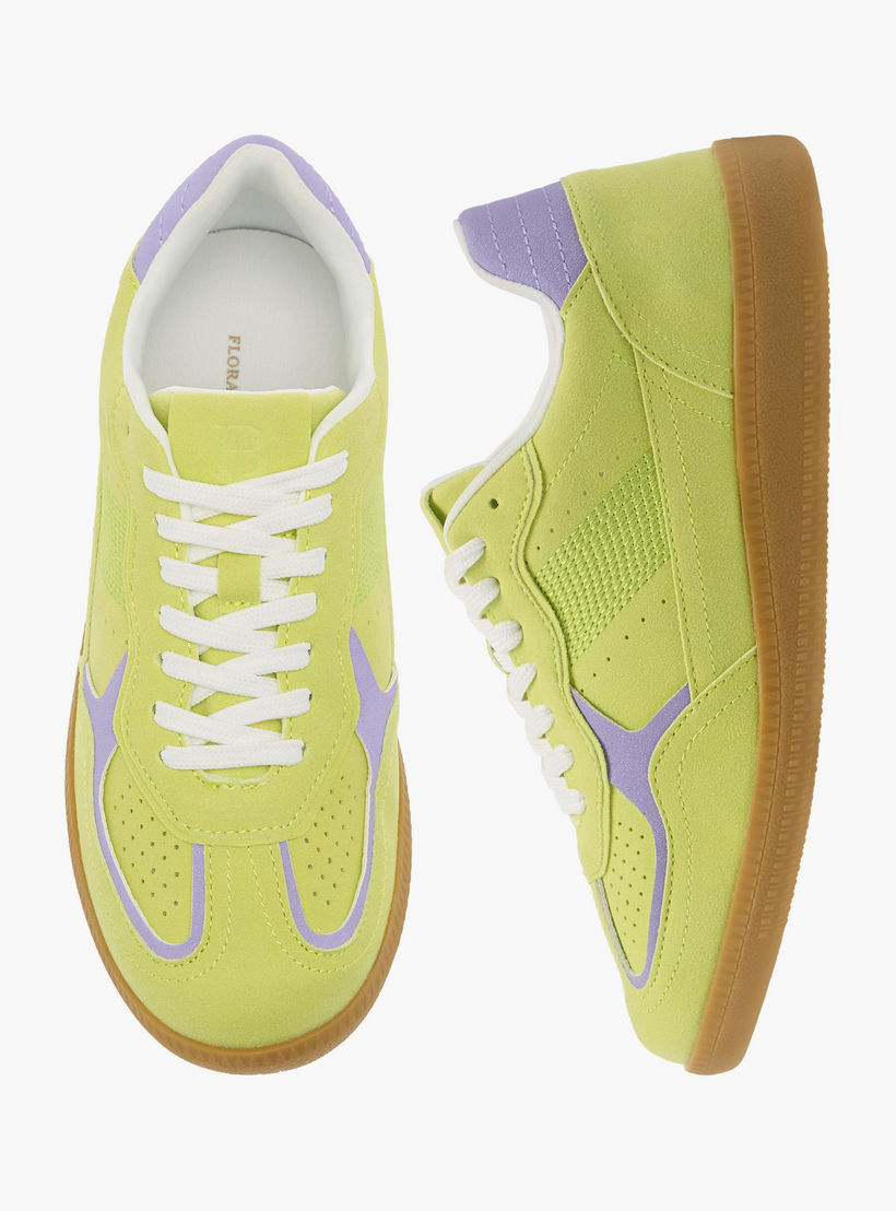 حذاء سنيكرز بارز الملمس بكاحل ورباط إغلاق من فلورا بيلا-women-shoes-sneakers-image-1