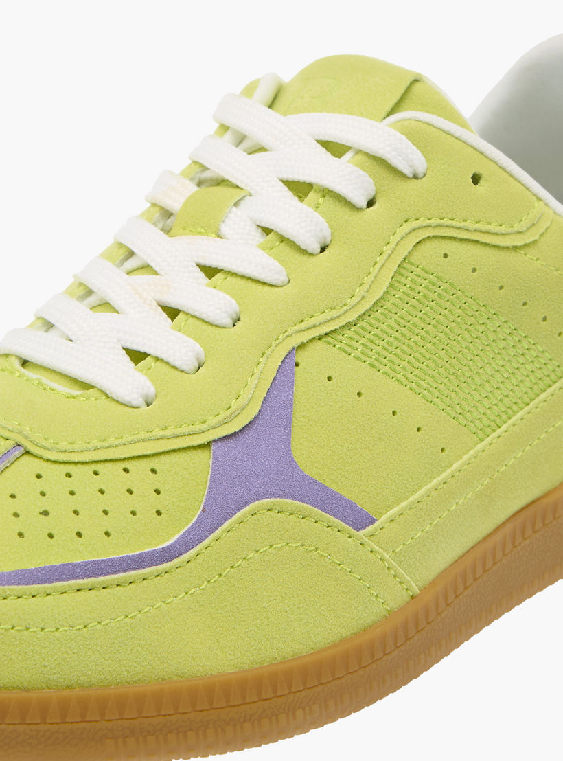 حذاء سنيكرز بارز الملمس بكاحل ورباط إغلاق من فلورا بيلا-women-shoes-sneakers-image-4