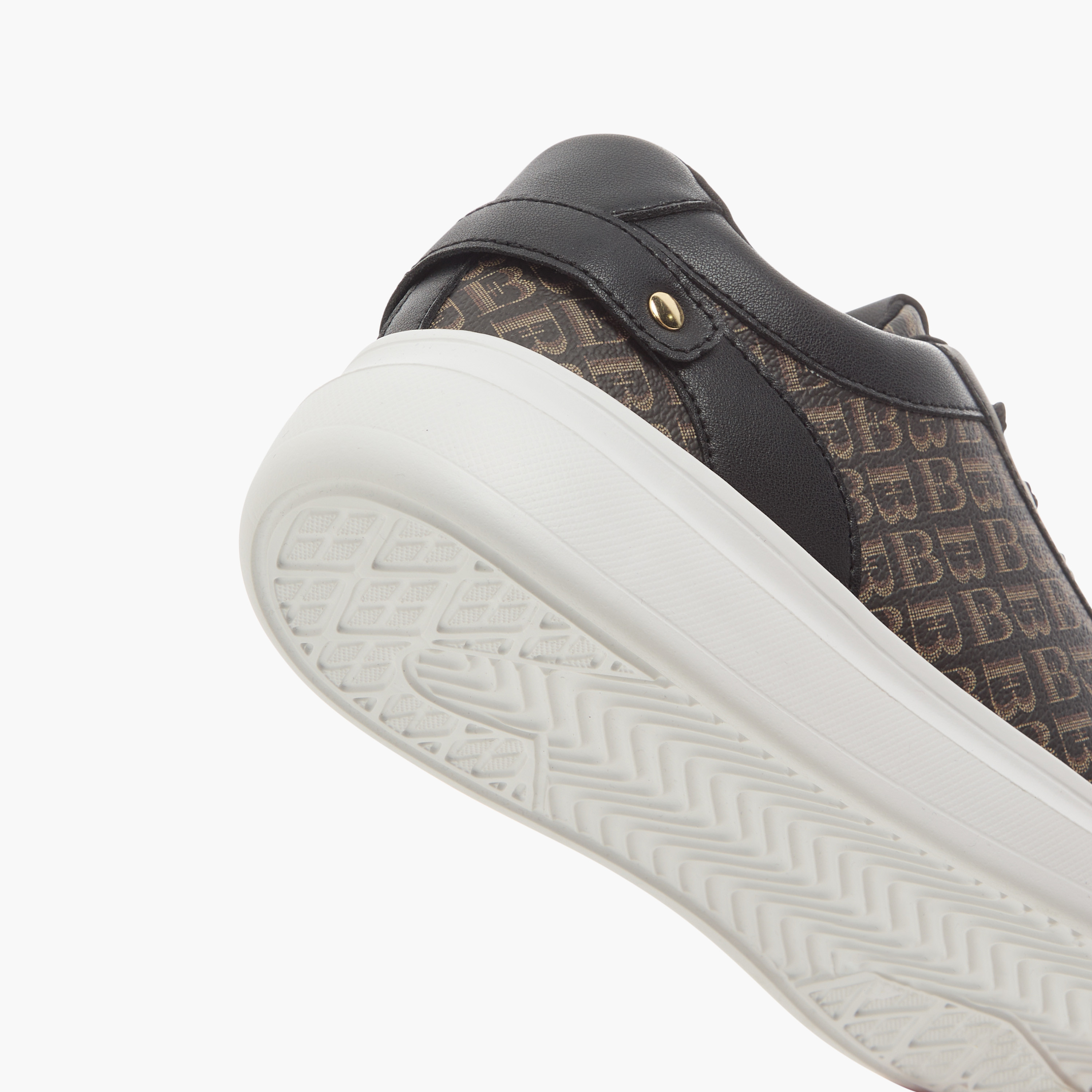 حذاء سنيكرز برباط إغلاق وطبعات مونوجرام من فلورا بيلا-women-shoes-sneakers-image-10