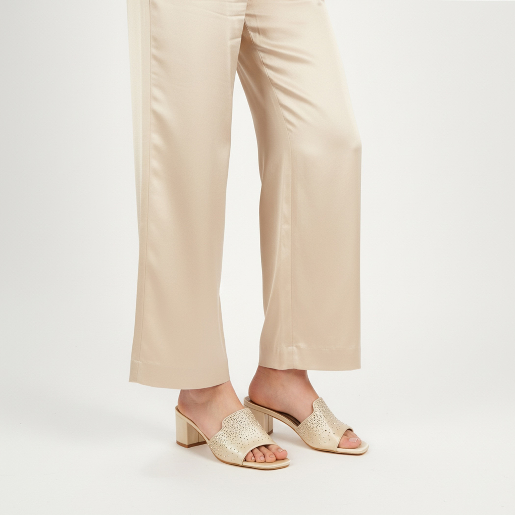صندل بكعب سميك للنساء من فلورا بيلا-women-shoes-sandals-heeled-image-2