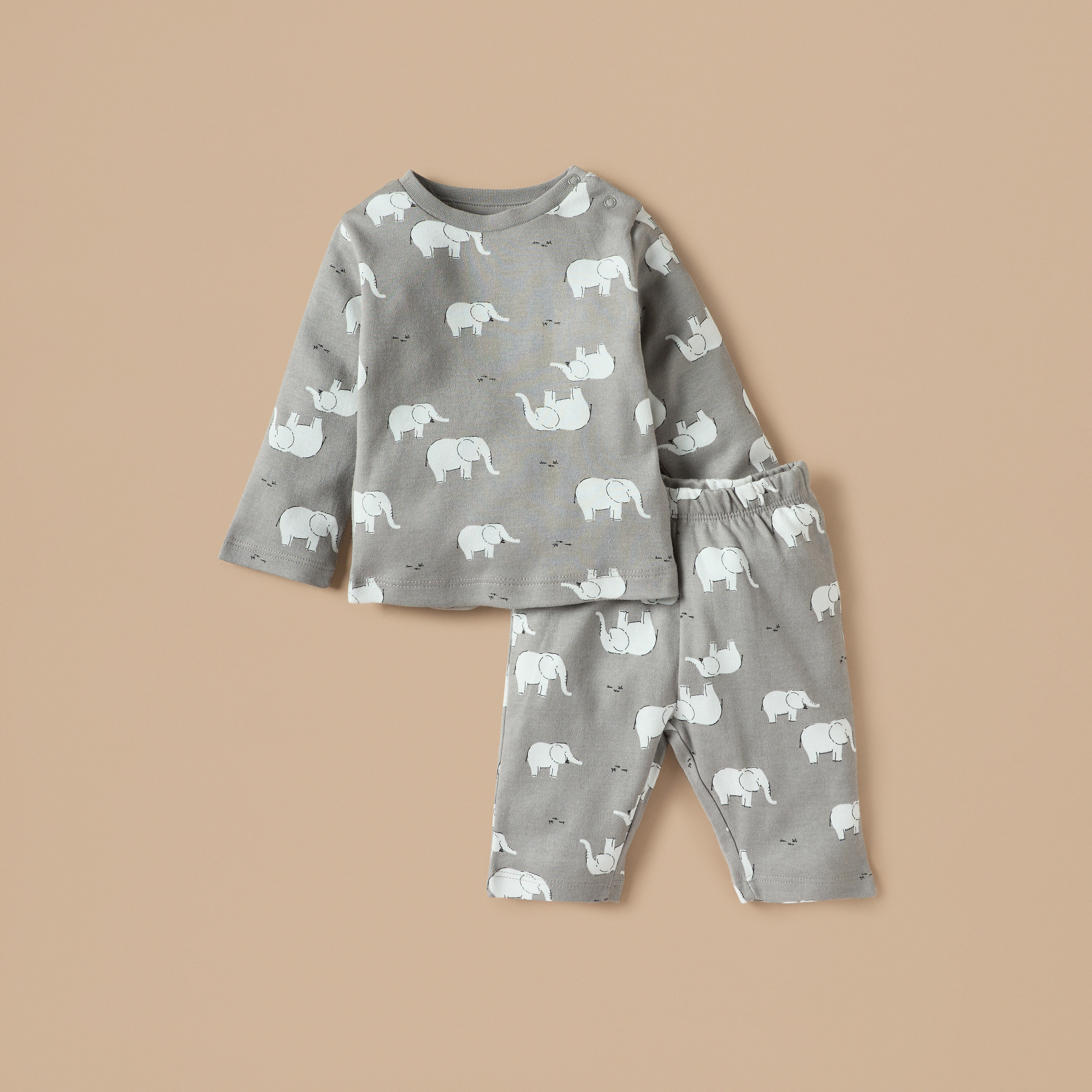 طقم تيشيرت بأكمام طويلة وطبعات وبنطلون بيجاما من جونيورز - مجموعة من طقمين-baby-boys-clothing-nightwear-pyjamasets-image-2