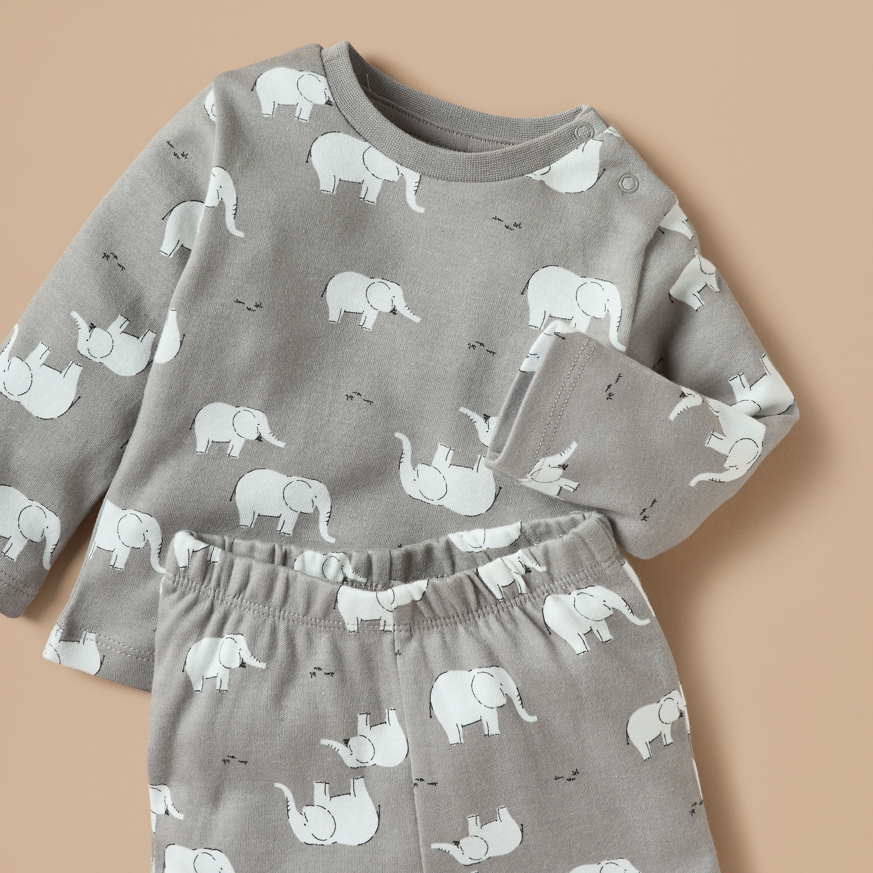طقم تيشيرت بأكمام طويلة وطبعات وبنطلون بيجاما من جونيورز - مجموعة من طقمين-baby-boys-clothing-nightwear-pyjamasets-image-4