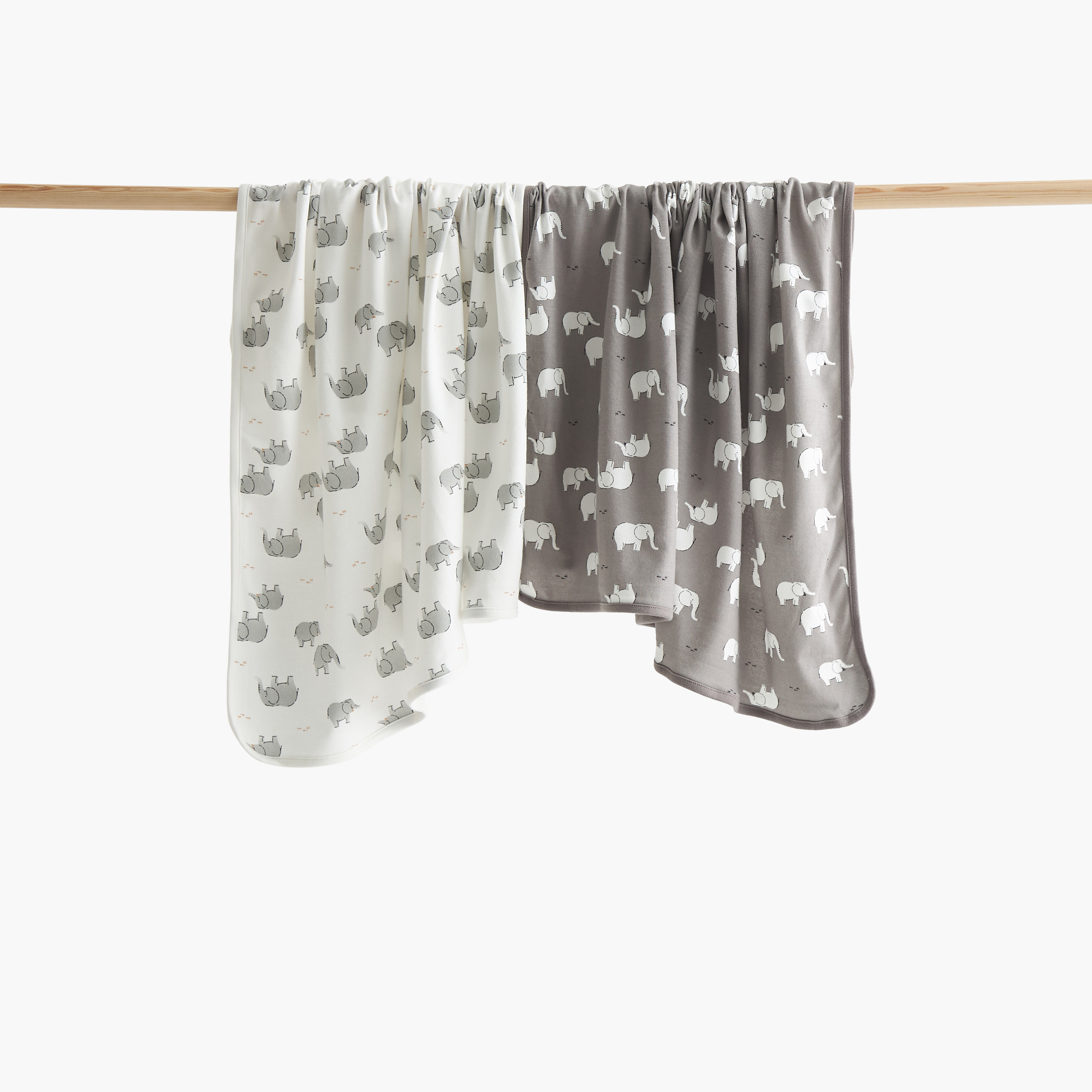 طقم بطانيات لحديثي ولادة بطبعات فيل قطعتين من جونيورز- 70x70 سم-baby-nursery-blanketsandswaddles-receivingblankets-image-1