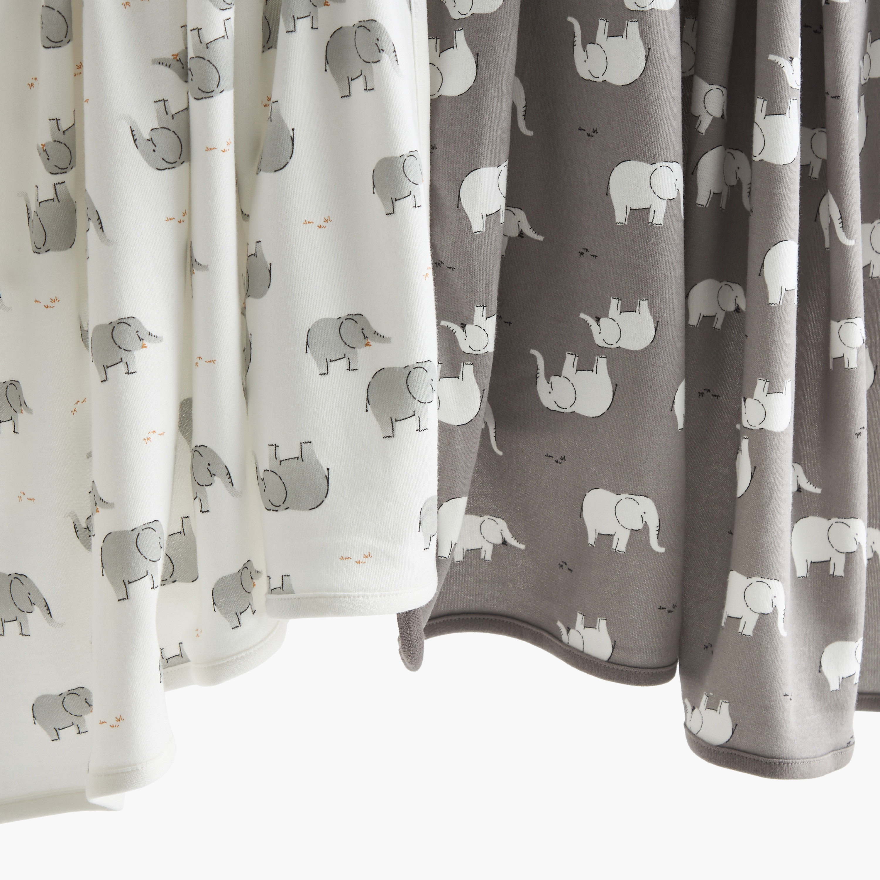 طقم بطانيات لحديثي ولادة بطبعات فيل قطعتين من جونيورز- 70x70 سم-baby-nursery-blanketsandswaddles-receivingblankets-image-4