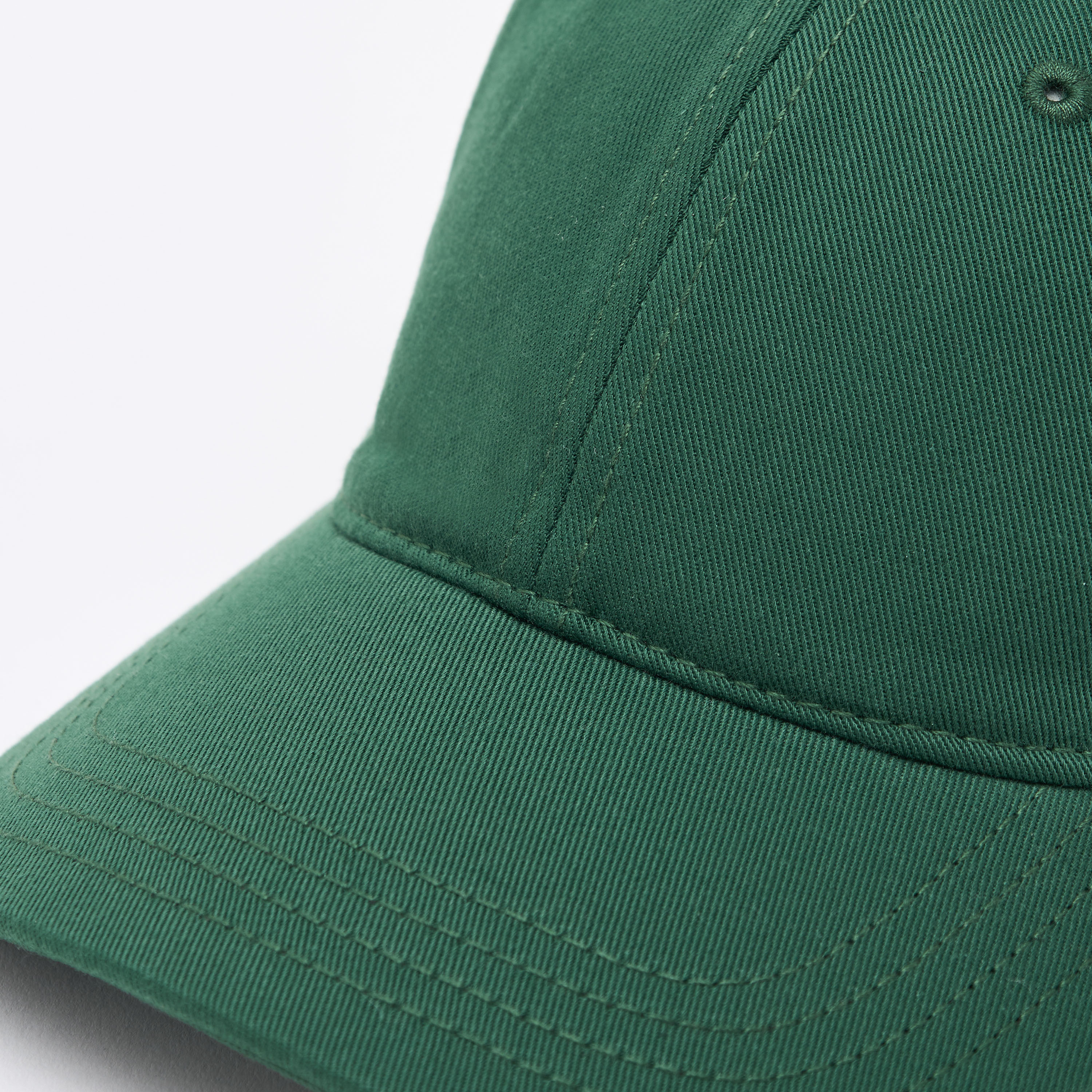 كاب بِتطريز شعار وحزام إغلاق بإبزيم من لاكوست-men-caps-image-2