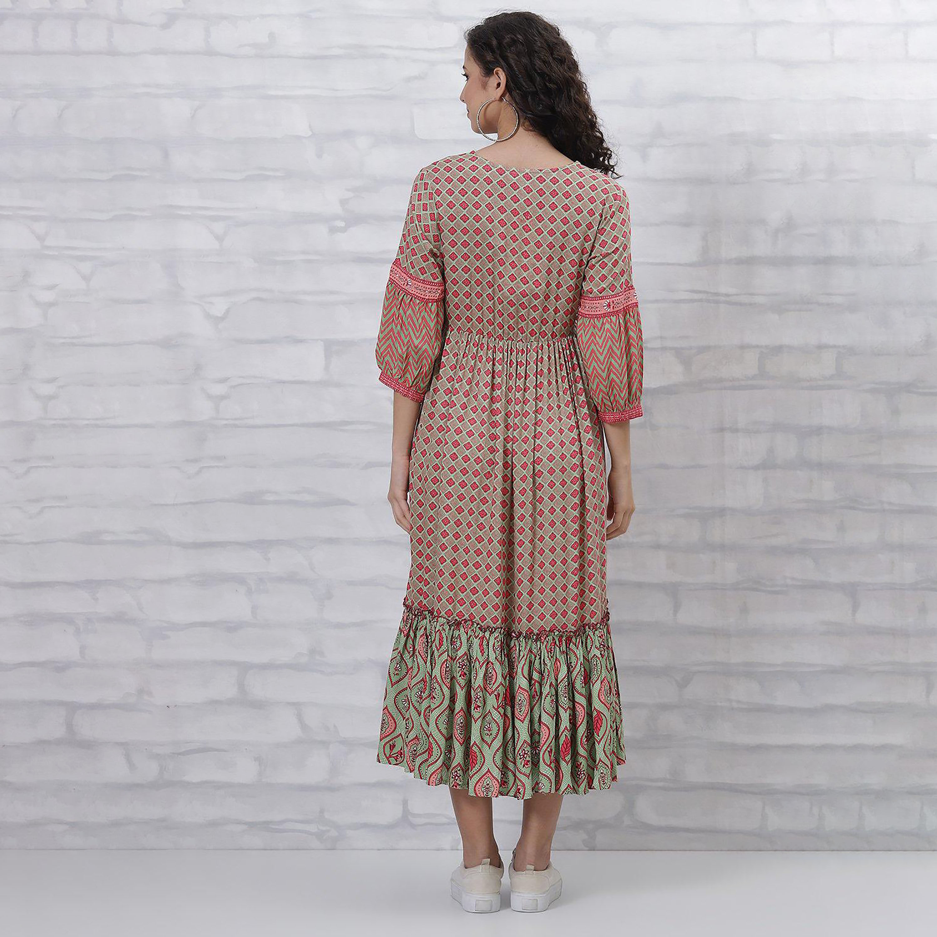فستان ميدي بياقة بفتحة وطبعات من رانغريتي مع رباط جانبي-women-clothing-ethnicwear-dresses-image-4