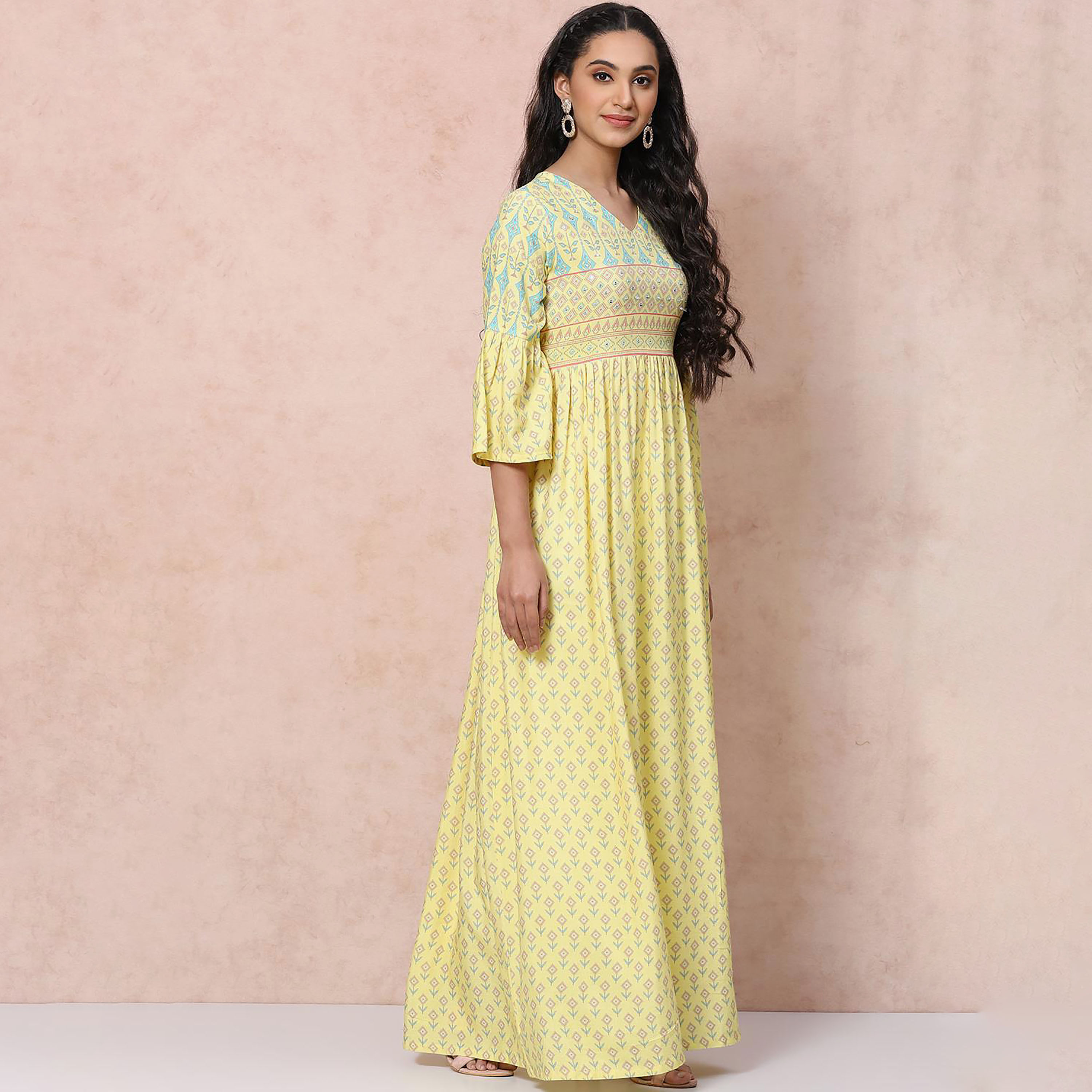 فستان ماكسي مطبوع برقبة على شكل وى ومزين بالترتر من رانغريتي-women-clothing-ethnicwear-dresses-image-2