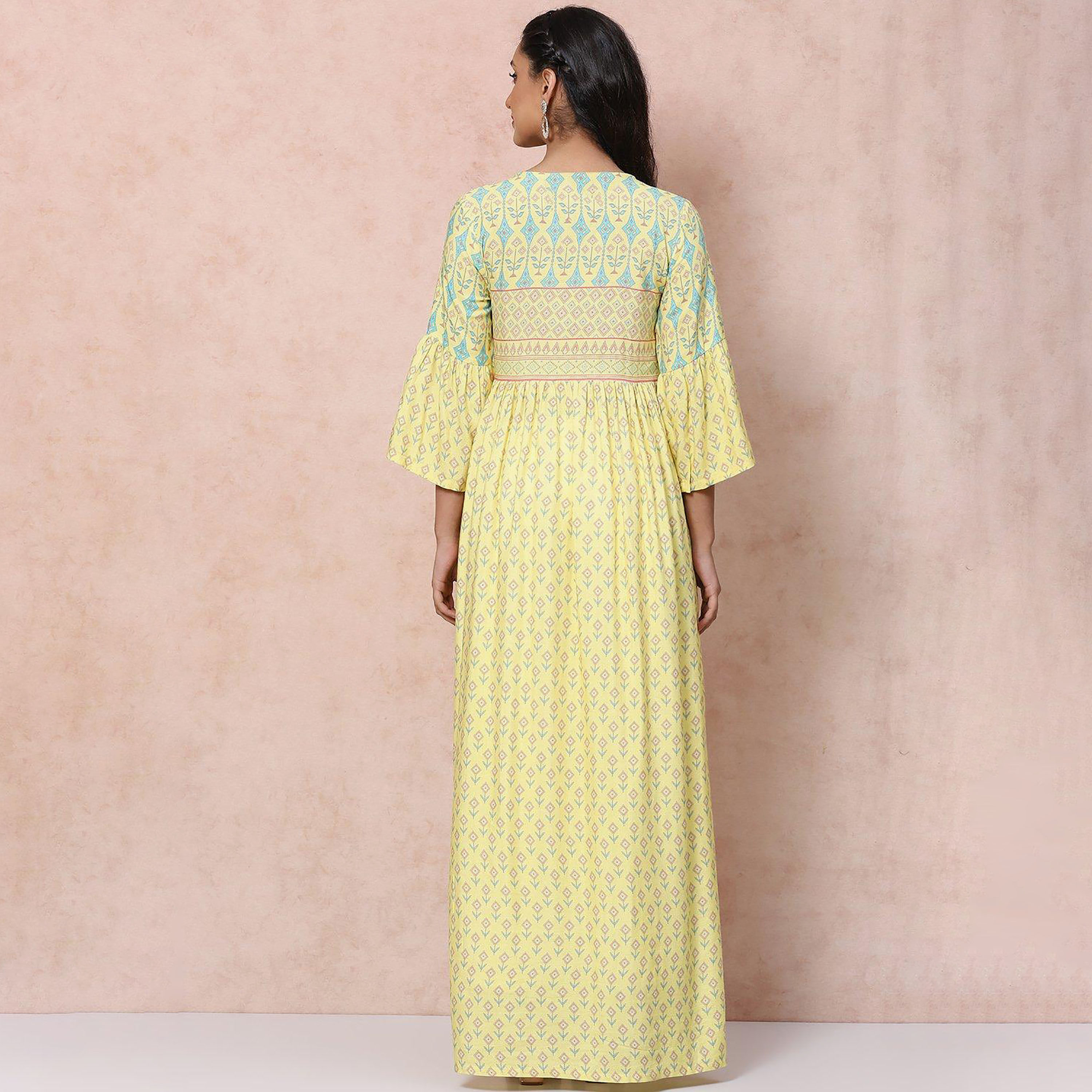فستان ماكسي مطبوع برقبة على شكل وى ومزين بالترتر من رانغريتي-women-clothing-ethnicwear-dresses-image-4