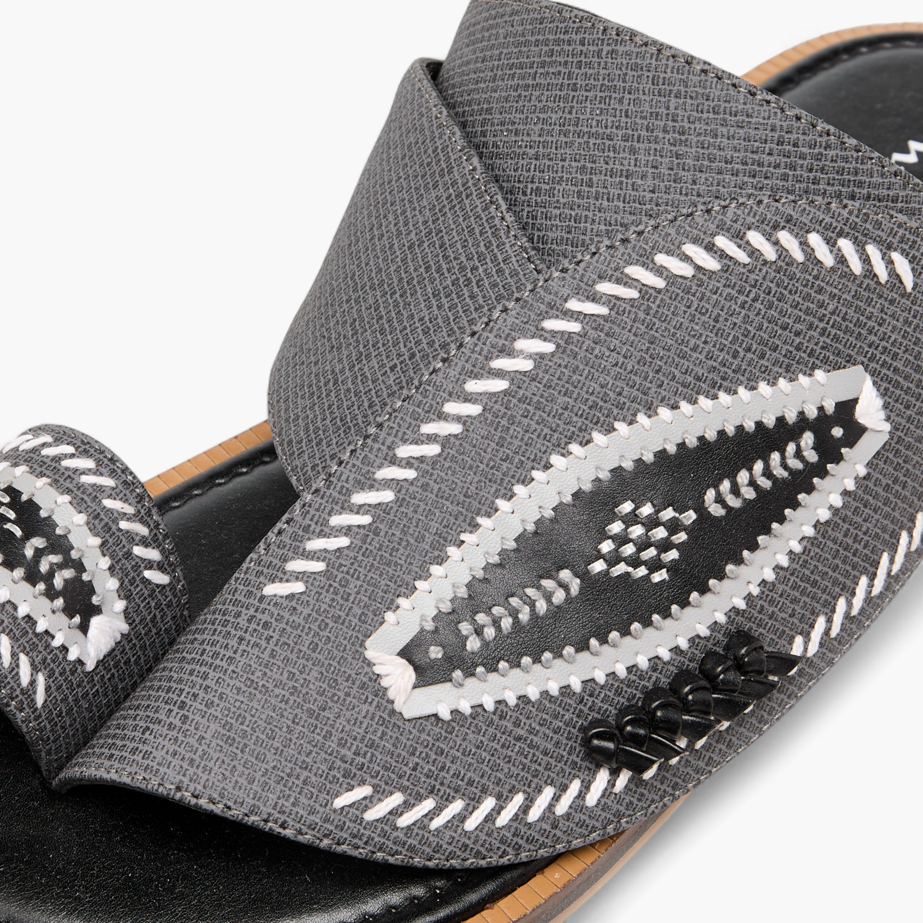 صندل عربي مطرز سهل الارتداء بحلقة إصبع من الواحة-men-shoes-sandals-image-4