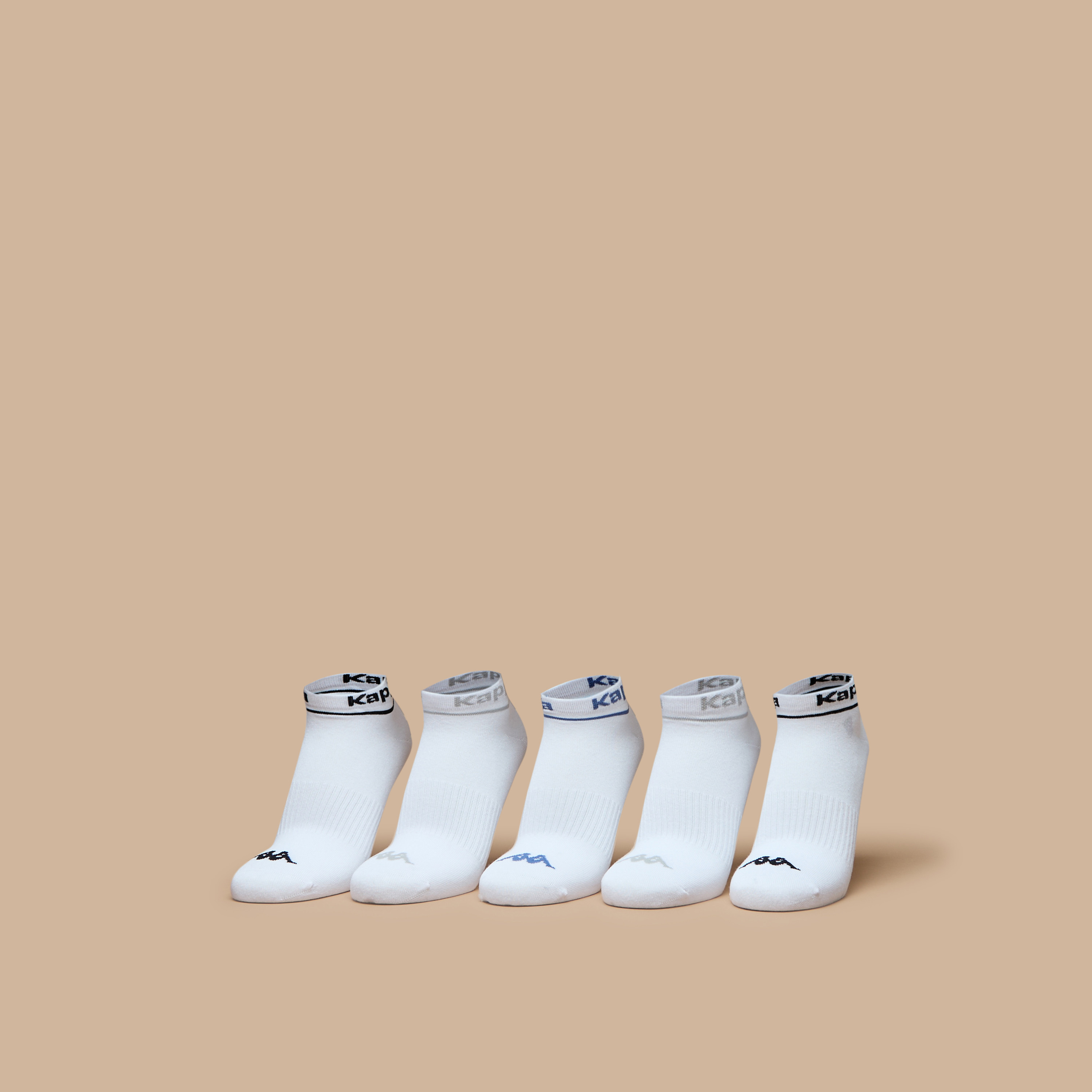 طقم جوارب رياضيّة 5 أزواج بطول الكاحل بطبعات من كابا-men-socks-image-1