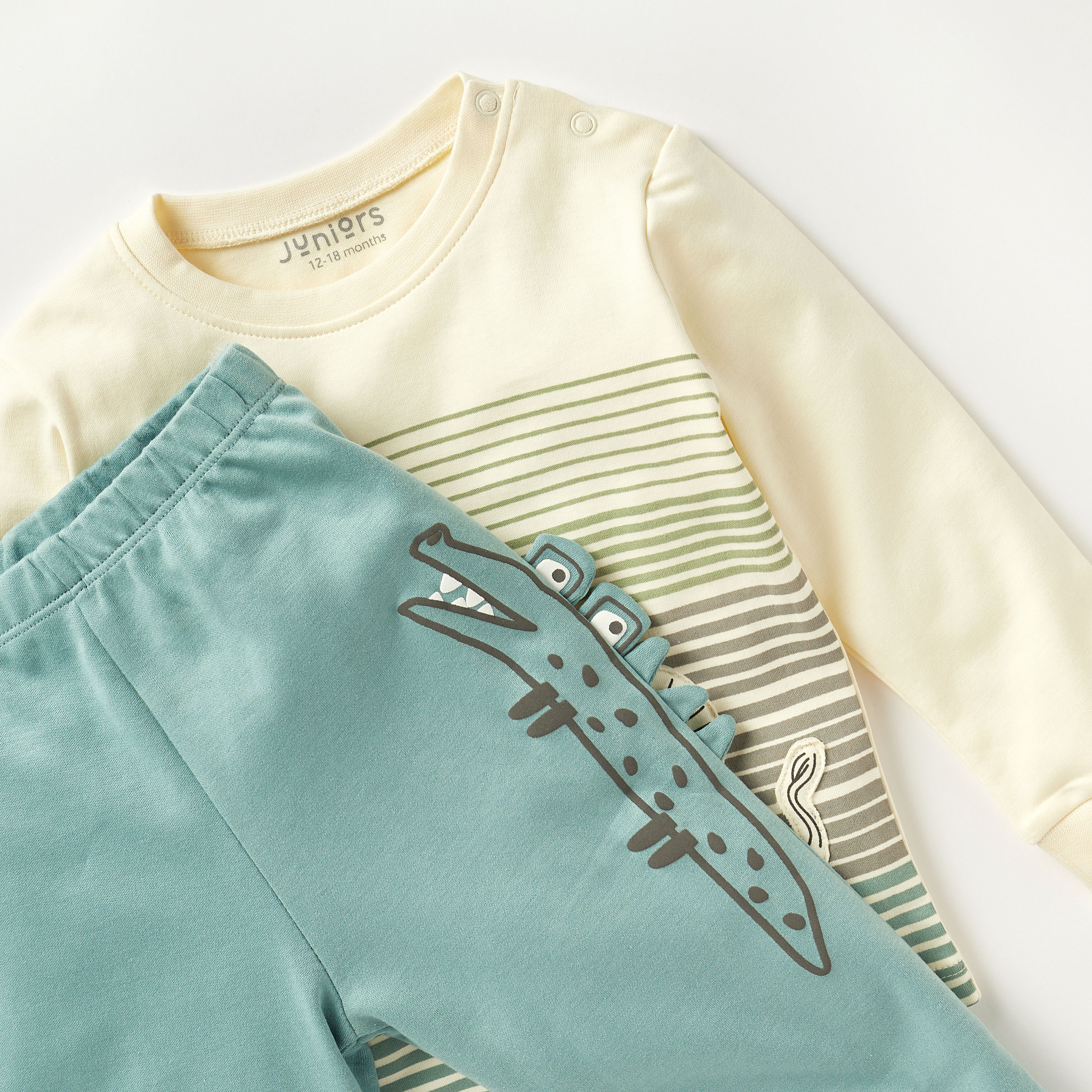 طقم تيشيرت بأكمام طويلة وزخارف ديناصور وبنطلون بيجاما بخصر مطاطي من جونيورز-baby-boys-clothing-nightwear-pyjamasets-image-4