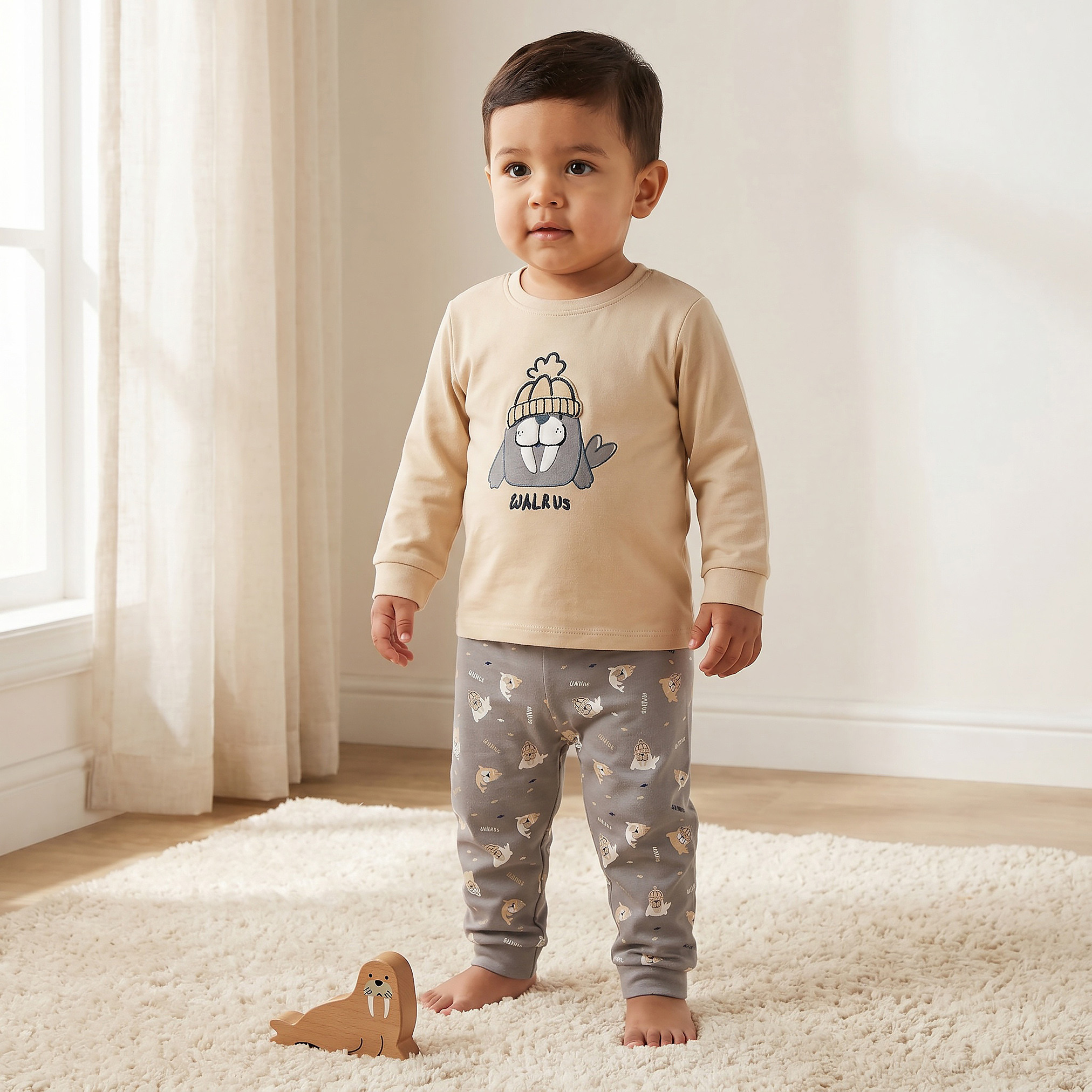 طقم بيجاما قطن بياقة دائرية وأكمام طويلة بطبعة حيوان الفظ من جونيورز-baby-boys-clothing-nightwear-pyjamasets-image-1