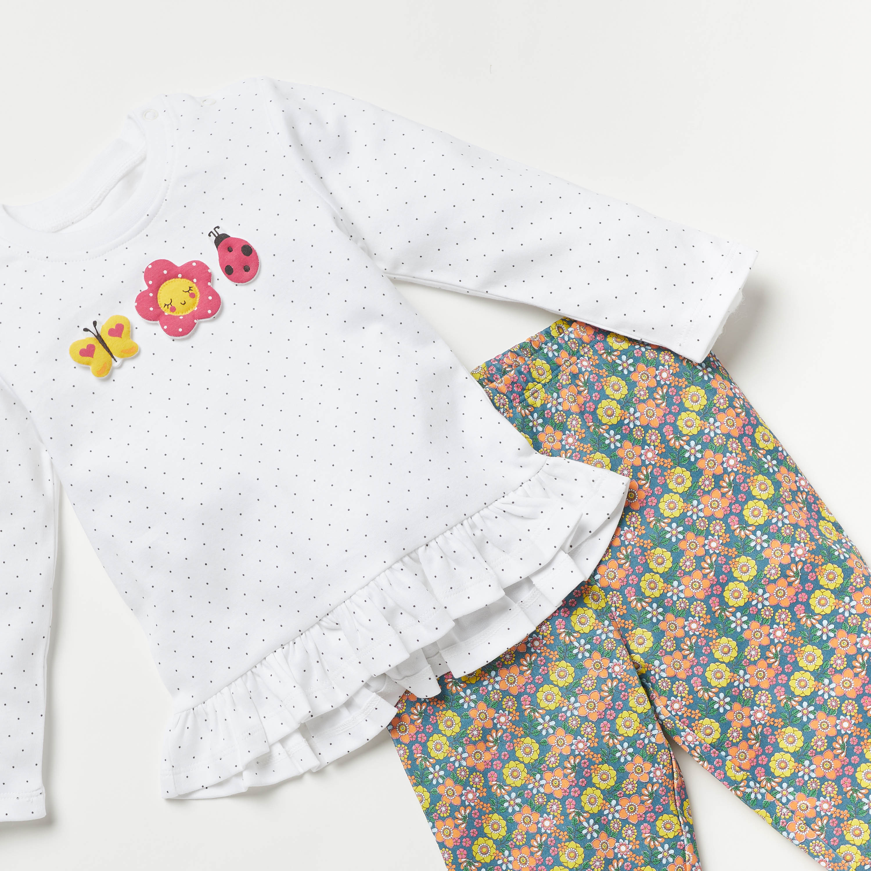 طقم بنطلون بيجاما وبلوزة بأكمام طويلة وطبعات من جونيورز-baby-girls-clothing-nightwear-pyjamasets-image-1