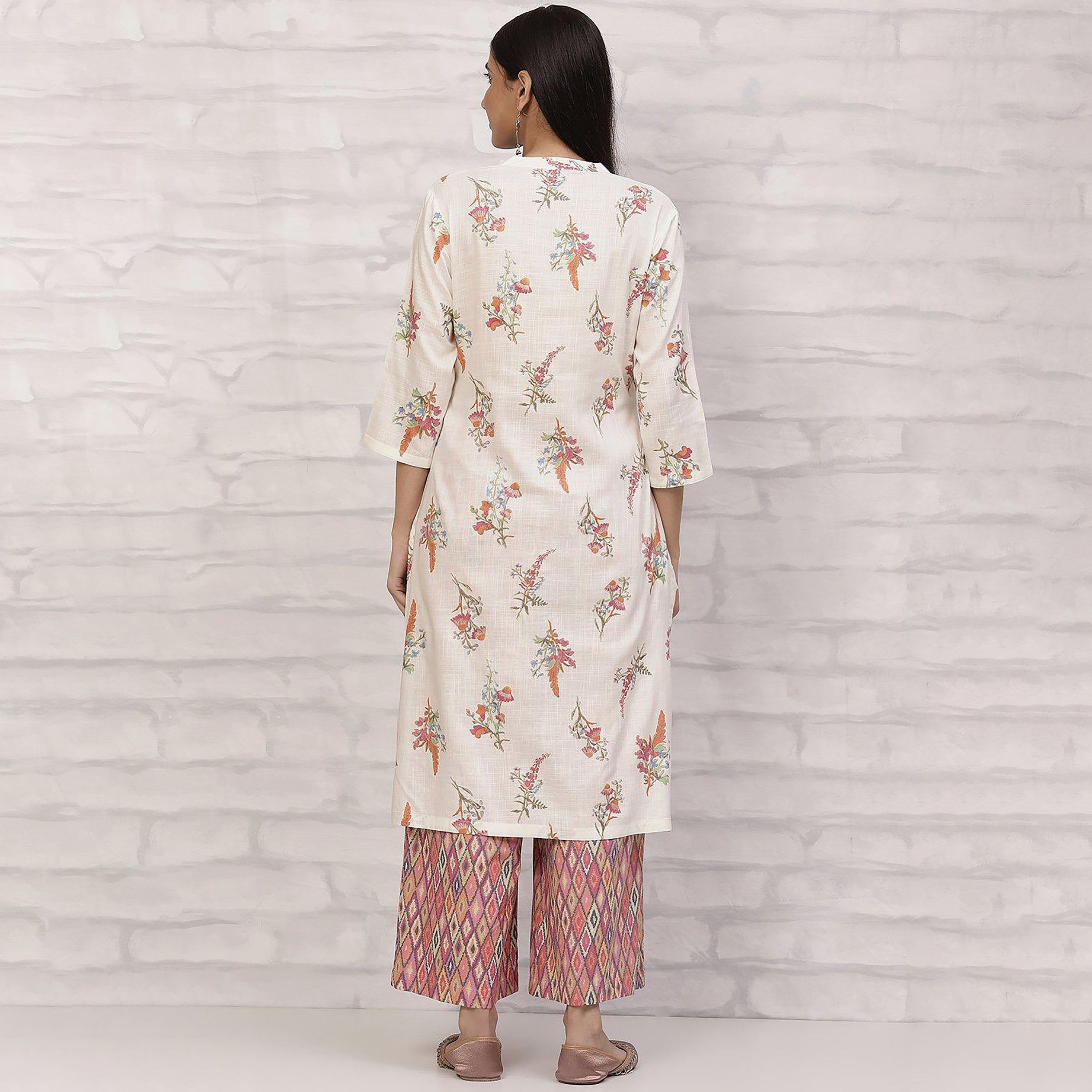 طقم قطعتين من كورتا مع بالازو ذو مطبوع من رانغريتي مع زھور مستقيم بياقة ماندرين-women-clothing-ethnicwear-salwarsuits-image-4