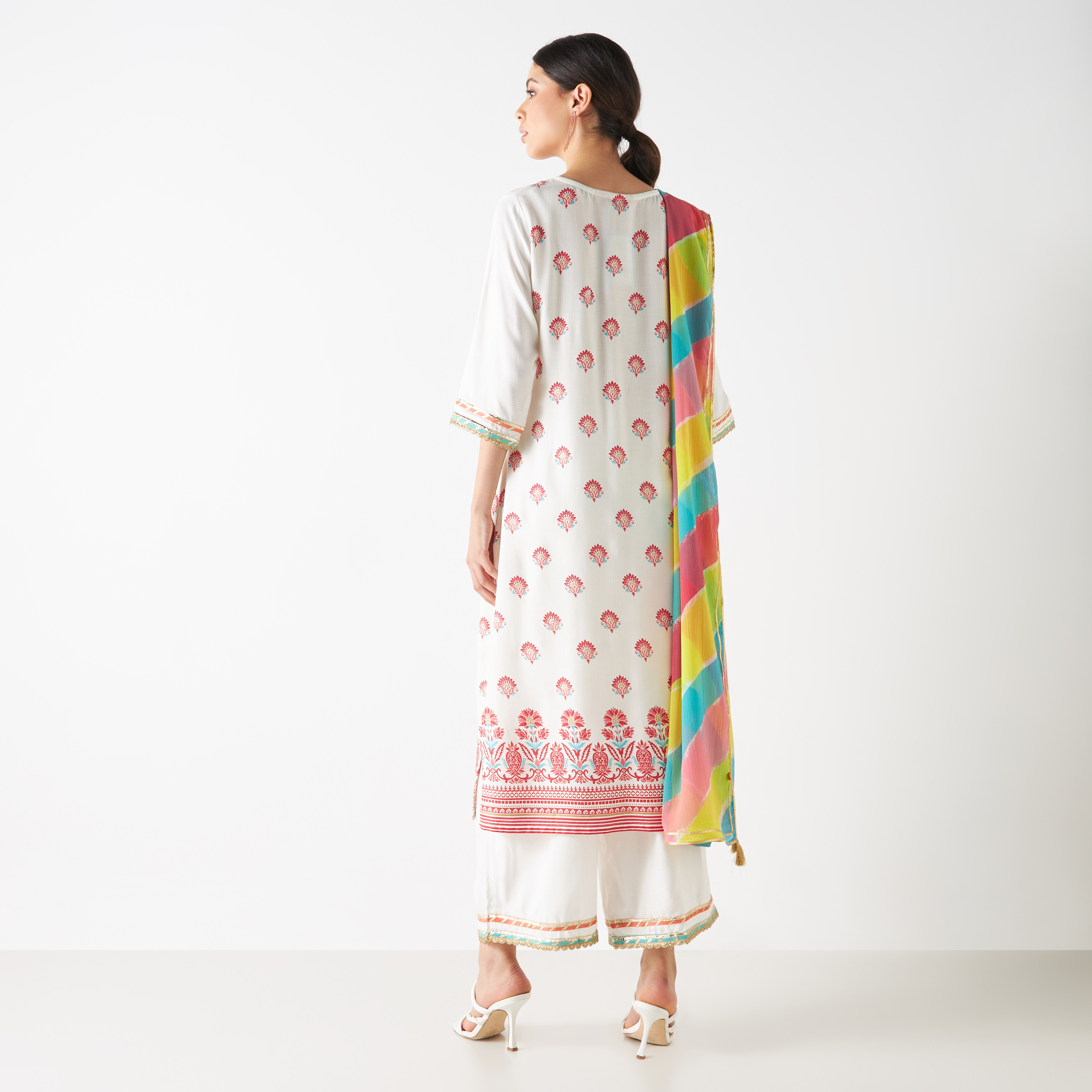 طقم كورتي ودوباتا وبنطلون بالازو بطبعات للنساء من رانجريتي باي بيبا-women-clothing-ethnicwear-salwarsuits-image-3