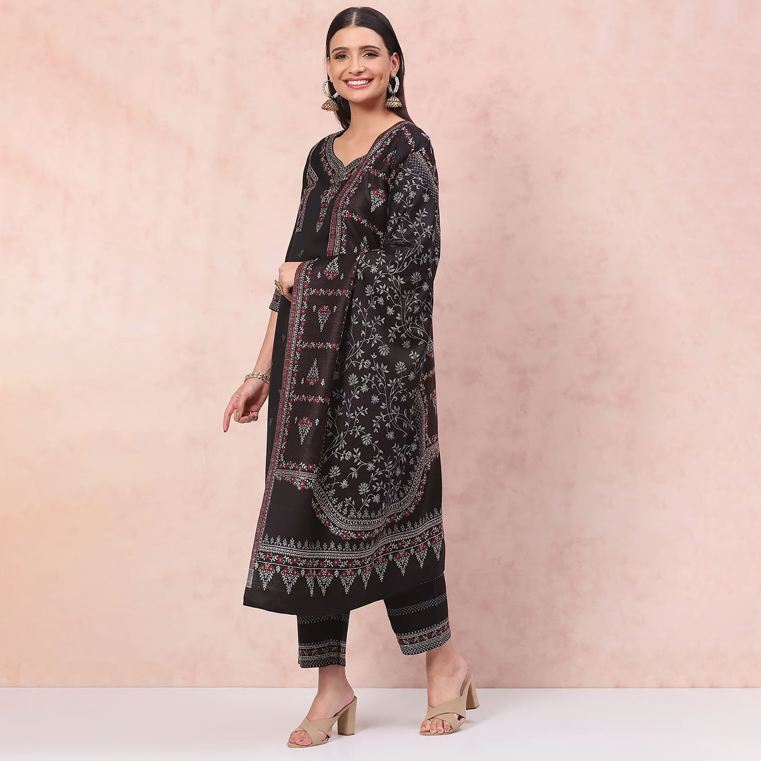 طقم مكون من 3 قطع مطبوعة من رانغريتي من كورتا مستقيمة ورقبة على شكل قلب وسروال مع دوباتا-women-clothing-ethnicwear-salwarsuits-image-2