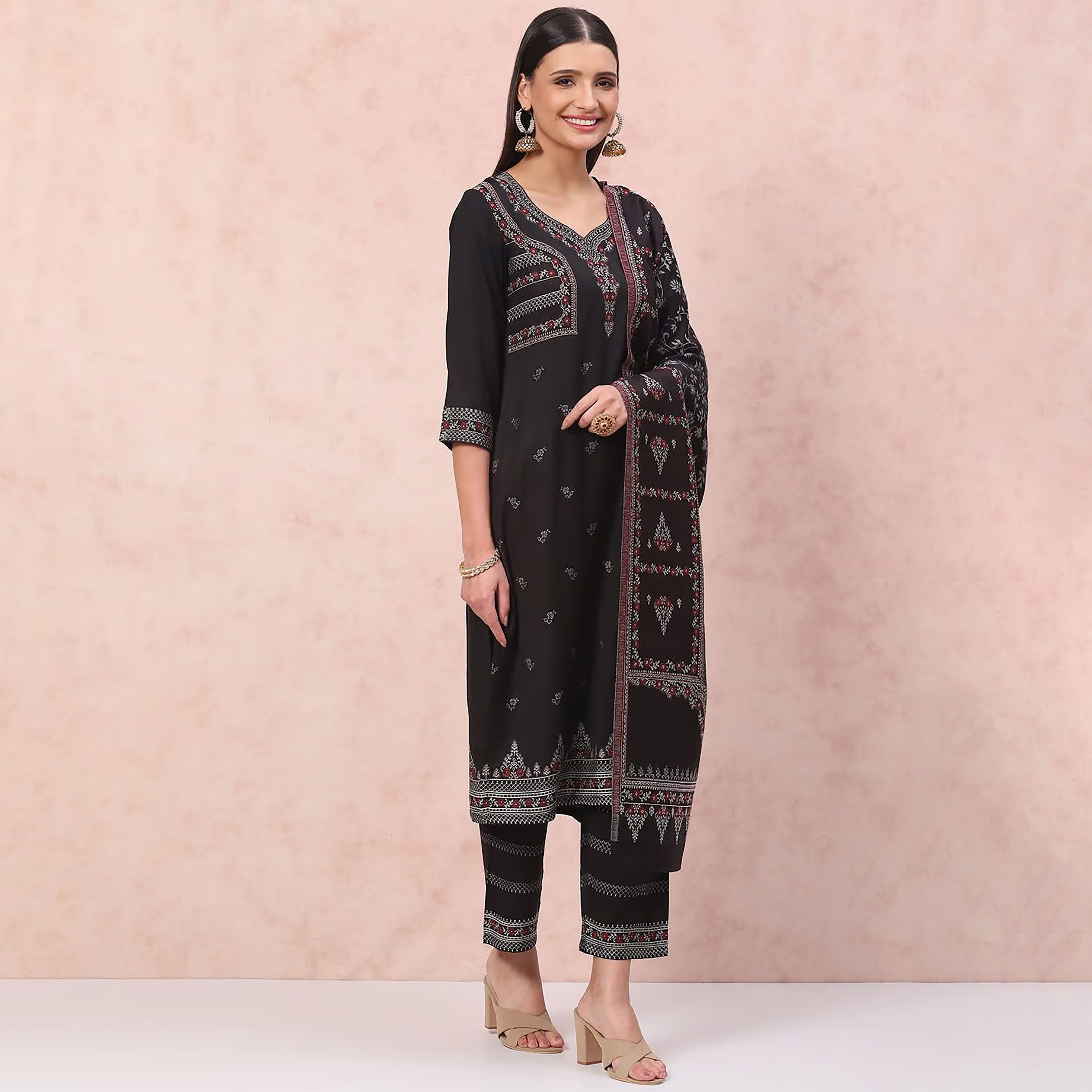 طقم مكون من 3 قطع مطبوعة من رانغريتي من كورتا مستقيمة ورقبة على شكل قلب وسروال مع دوباتا-women-clothing-ethnicwear-salwarsuits-image-5