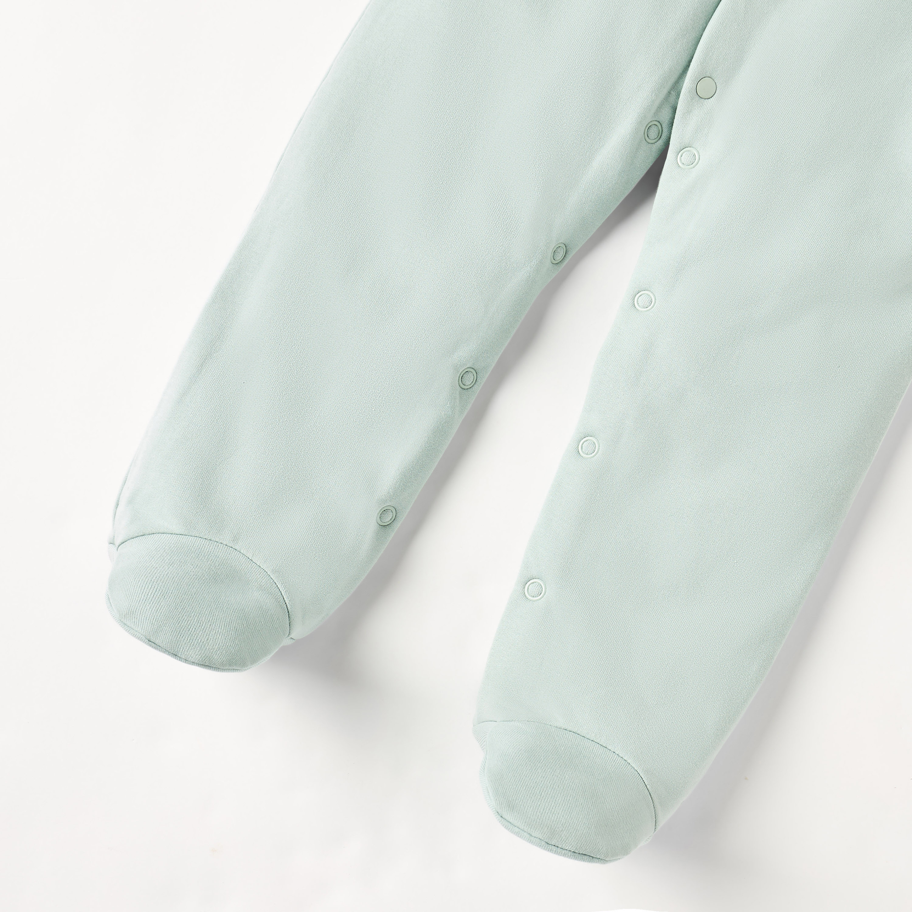 بدلة نوم مطرّزة بياقة عادية وأزرار إغلاق كباسة من جونيورز-bsclothing-babygirls-nightwear-sleepsuits-image-4