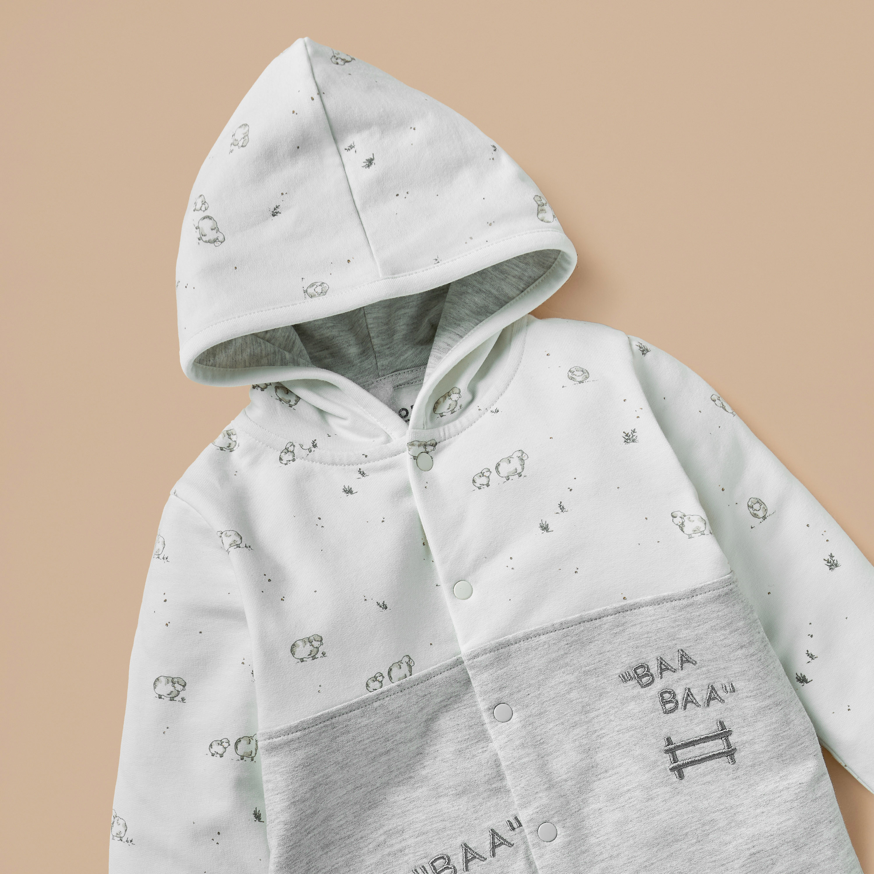 بدلة نوم بأزرار إغلاق كباسة وقبعة وطبعات خروف من جونيورز-baby-boys-clothing-nightwear-sleepsuits-image-3