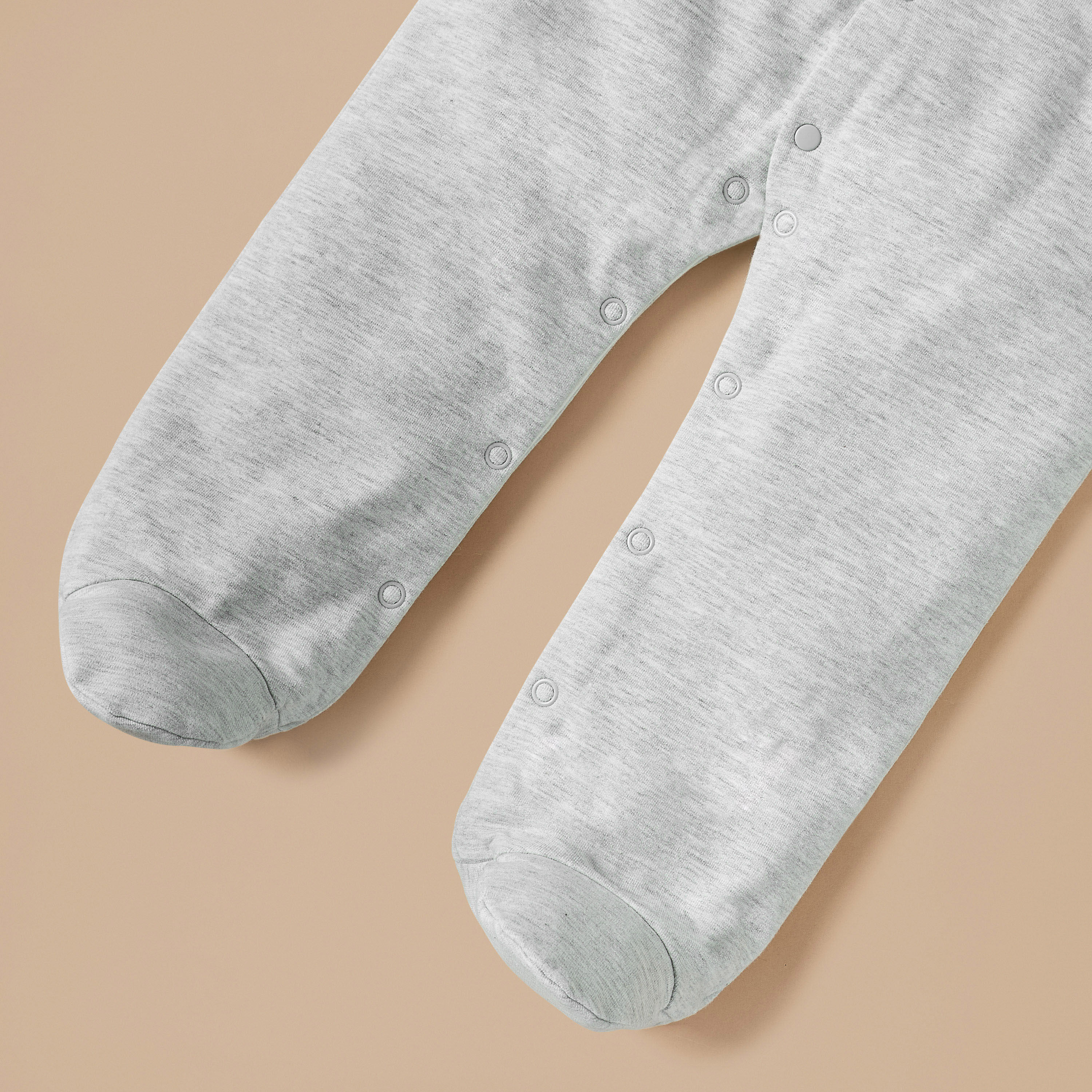 بدلة نوم بأزرار إغلاق كباسة وقبعة وطبعات خروف من جونيورز-baby-boys-clothing-nightwear-sleepsuits-image-4