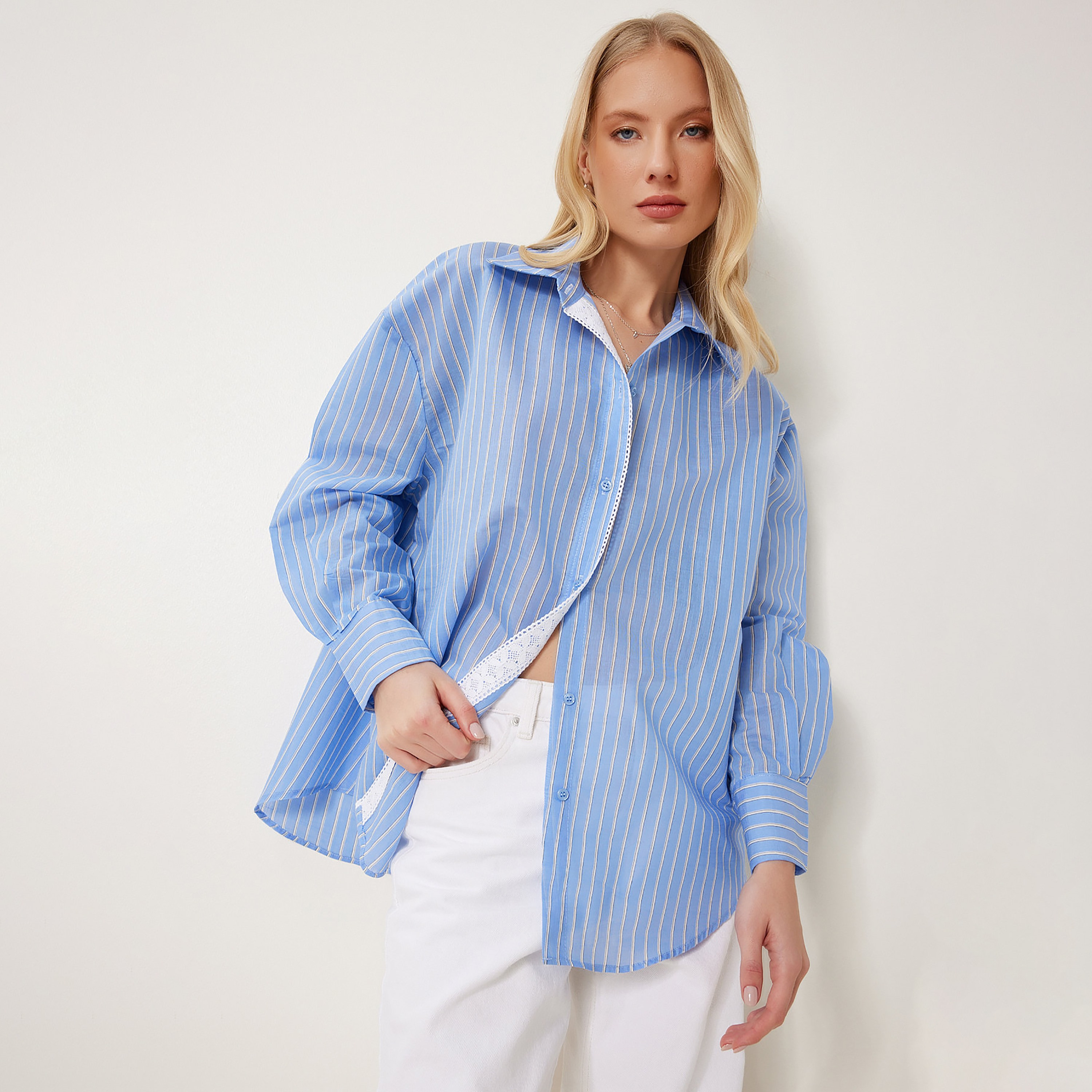 قميص نسائي من سعادة إسطنبول أزرق مخطط بياقة مفرودة بأكمام كتف منخفضة-women-clothing-shirtsandblouses-shirts-image-1