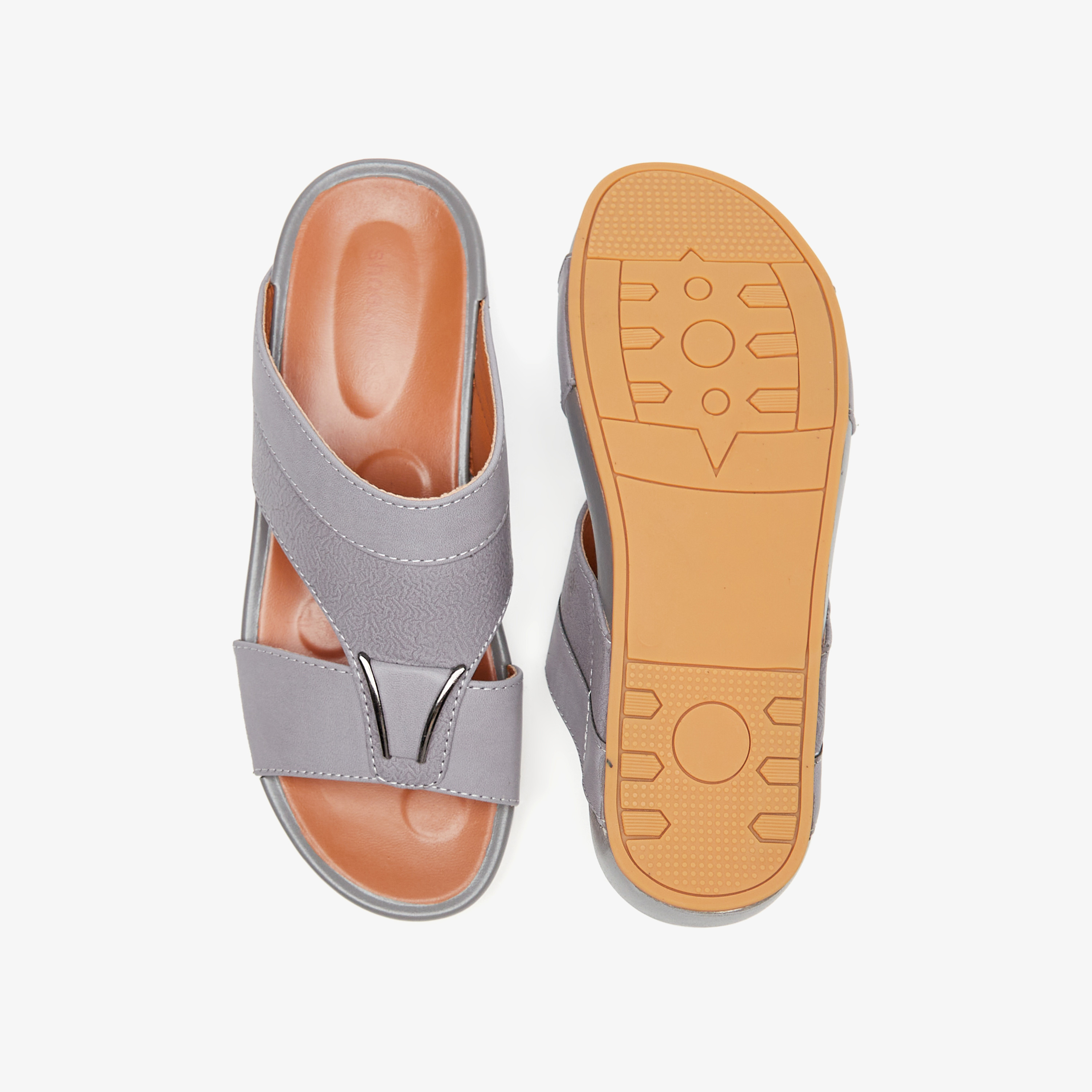 صندل عربي سهل الارتداء بارز الملمس بمقدمة مستديرة وزينة معدنية-men-shoes-sandals-image-5