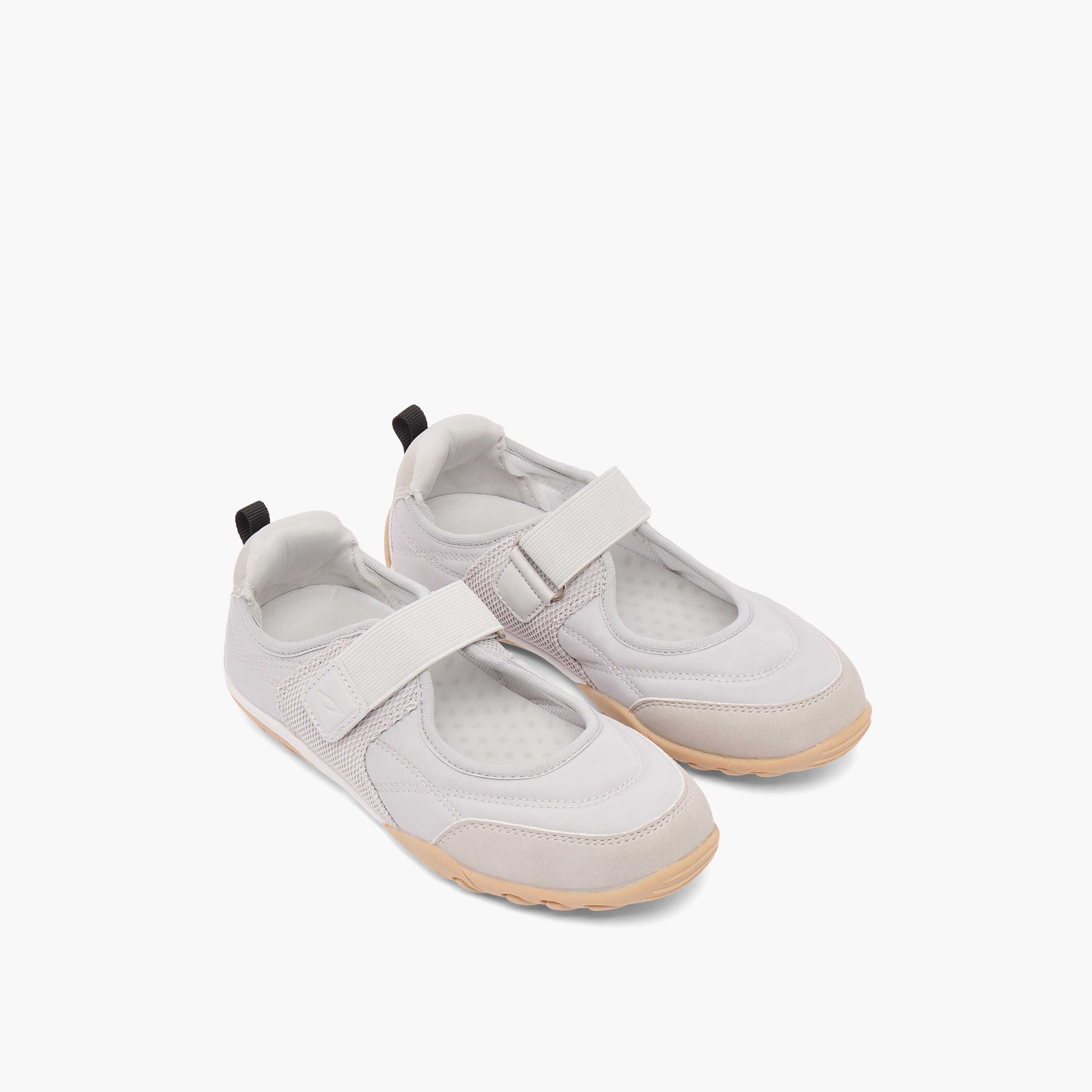 حذاء ماري جين بخطاف وحلقة للبنات من داش-girls-shoes-sneakers-image-1