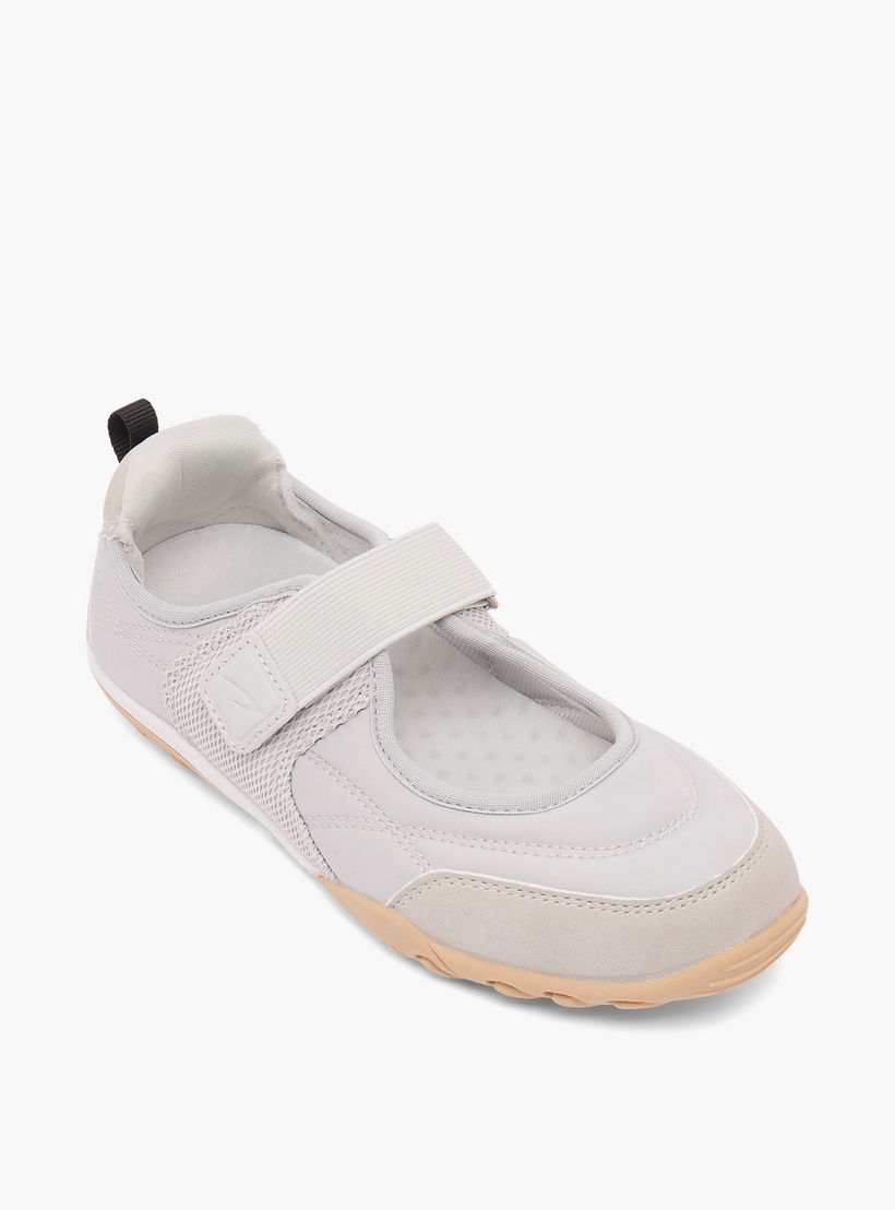 حذاء ماري جين بخطاف وحلقة للبنات من داش-girls-shoes-sneakers-image-2