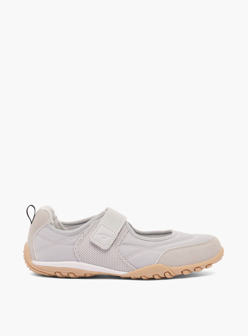 حذاء ماري جين بخطاف وحلقة للبنات من داش-girls-shoes-sneakers-image-3