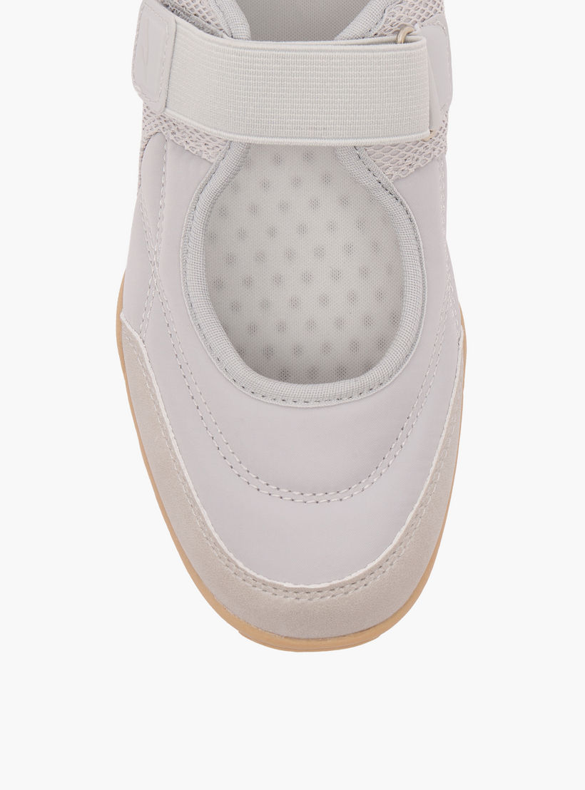 حذاء ماري جين بخطاف وحلقة للبنات من داش-girls-shoes-sneakers-image-4
