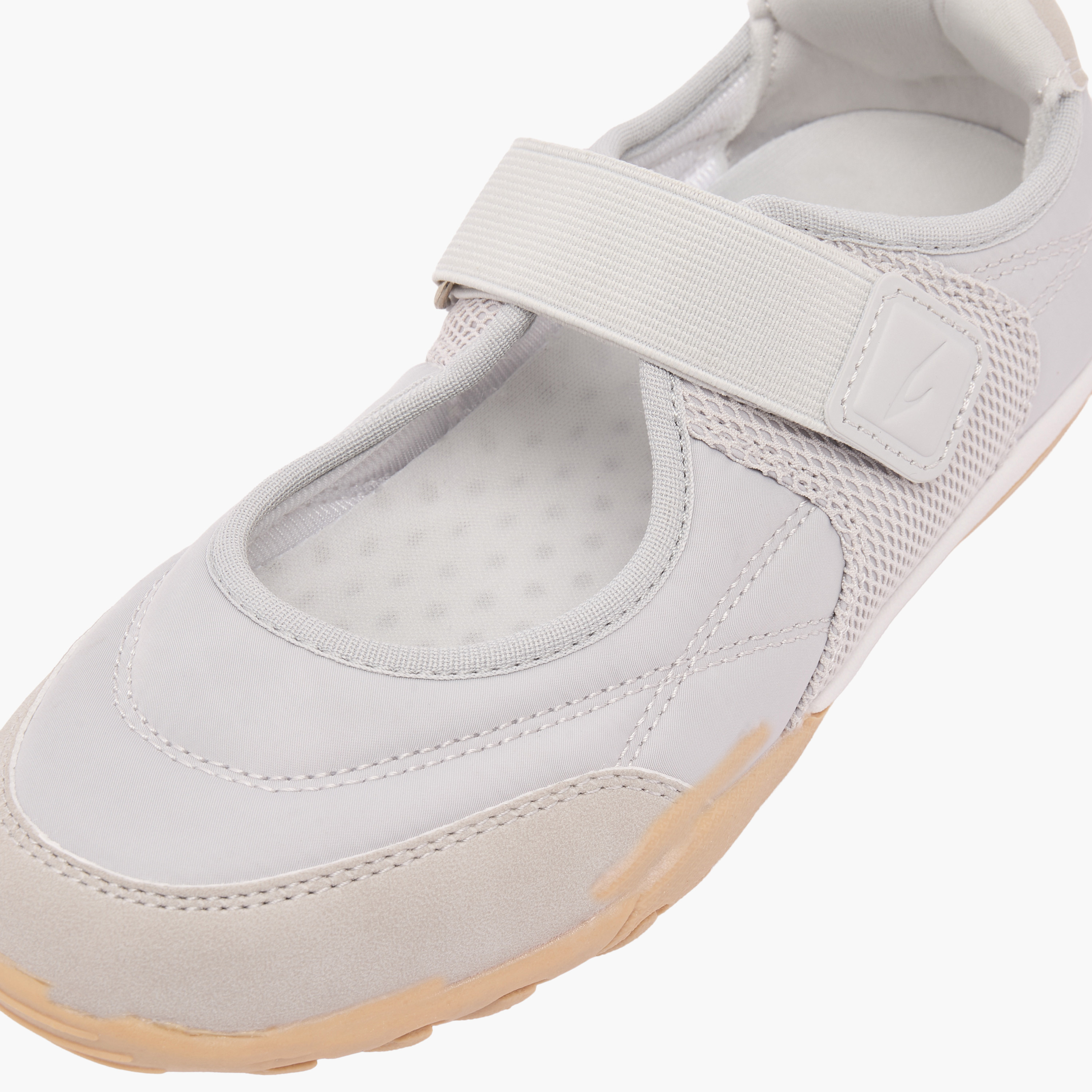 حذاء ماري جين بخطاف وحلقة للبنات من داش-girls-shoes-sneakers-image-6