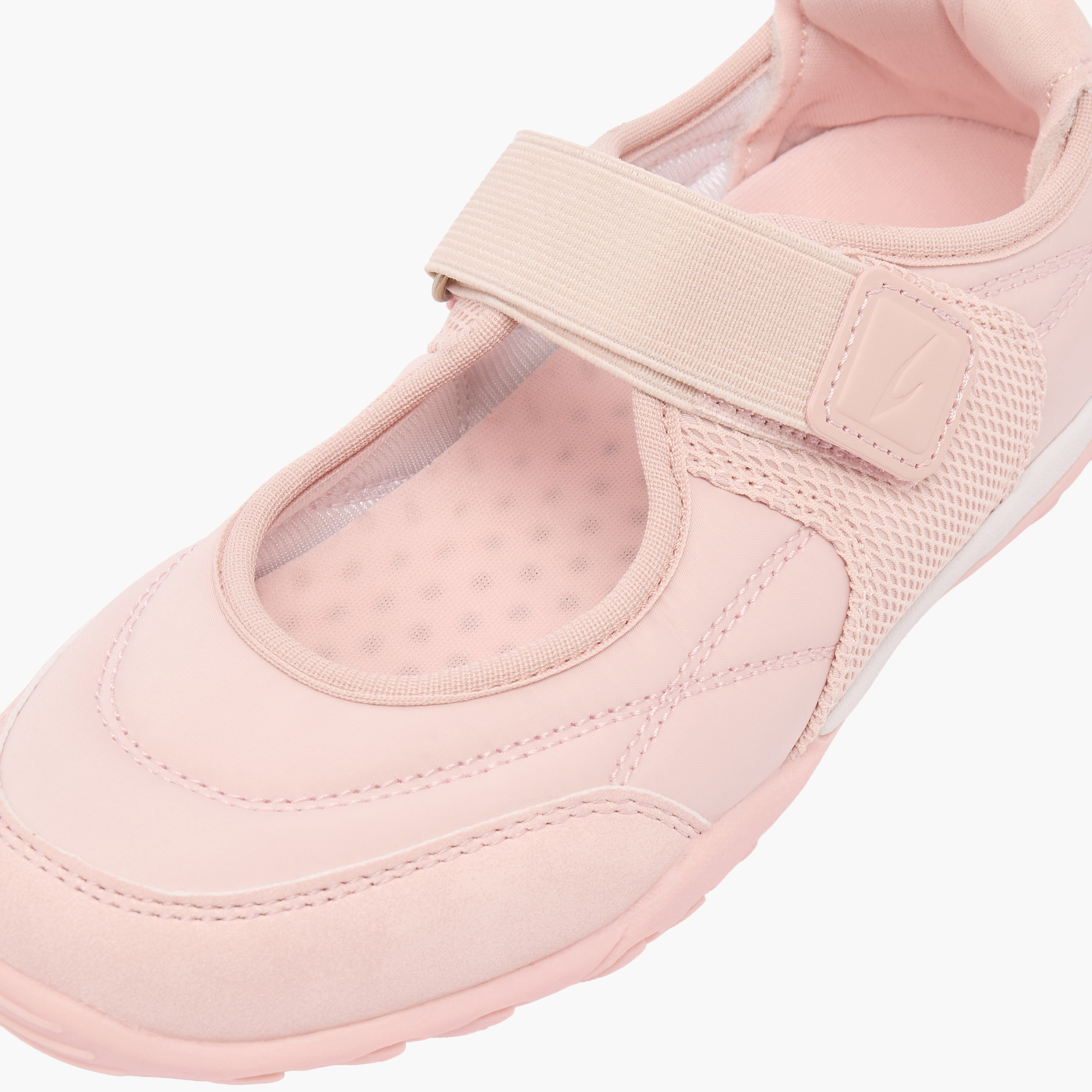 حذاء ماري جين بخطاف وحلقة للبنات من داش-girls-shoes-sneakers-image-6