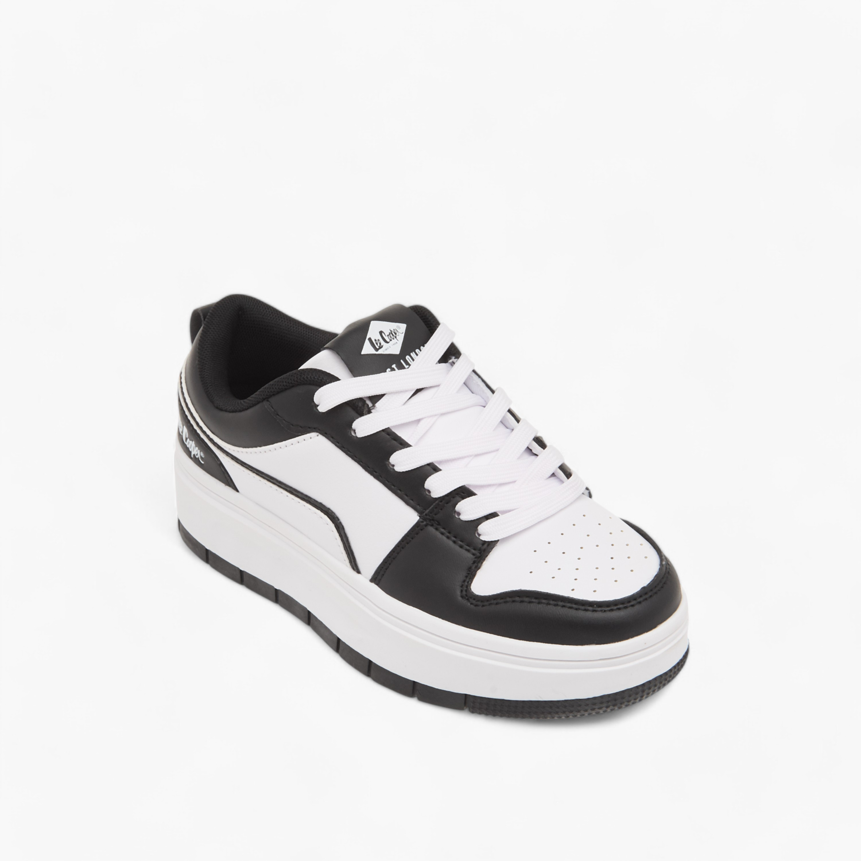 حذاء سنيكرز بطول الكاحل وبرباط إغلاق للنساء من لي كوبر-women-shoes-sneakers-image-2