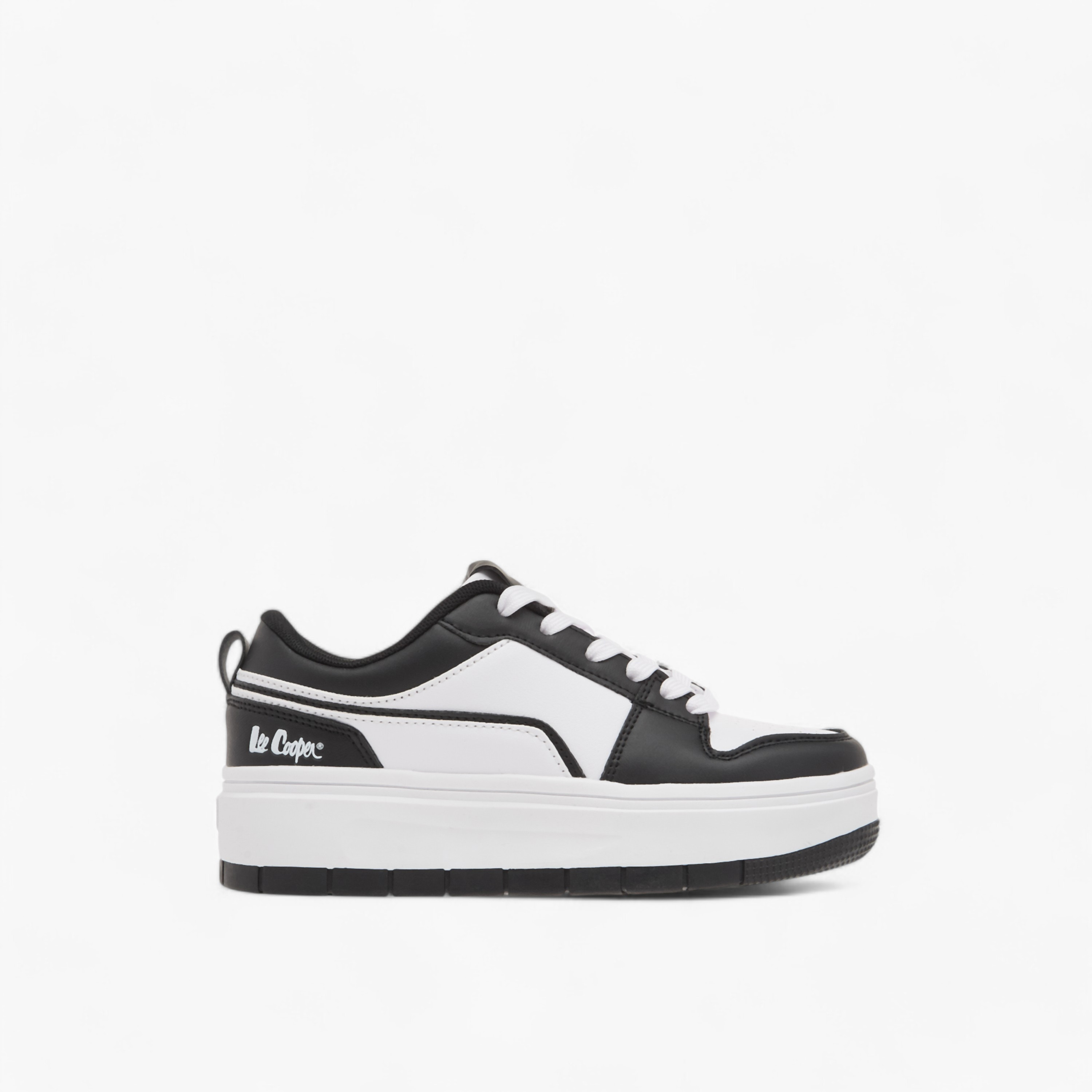 حذاء سنيكرز بطول الكاحل وبرباط إغلاق للنساء من لي كوبر-women-shoes-sneakers-image-3