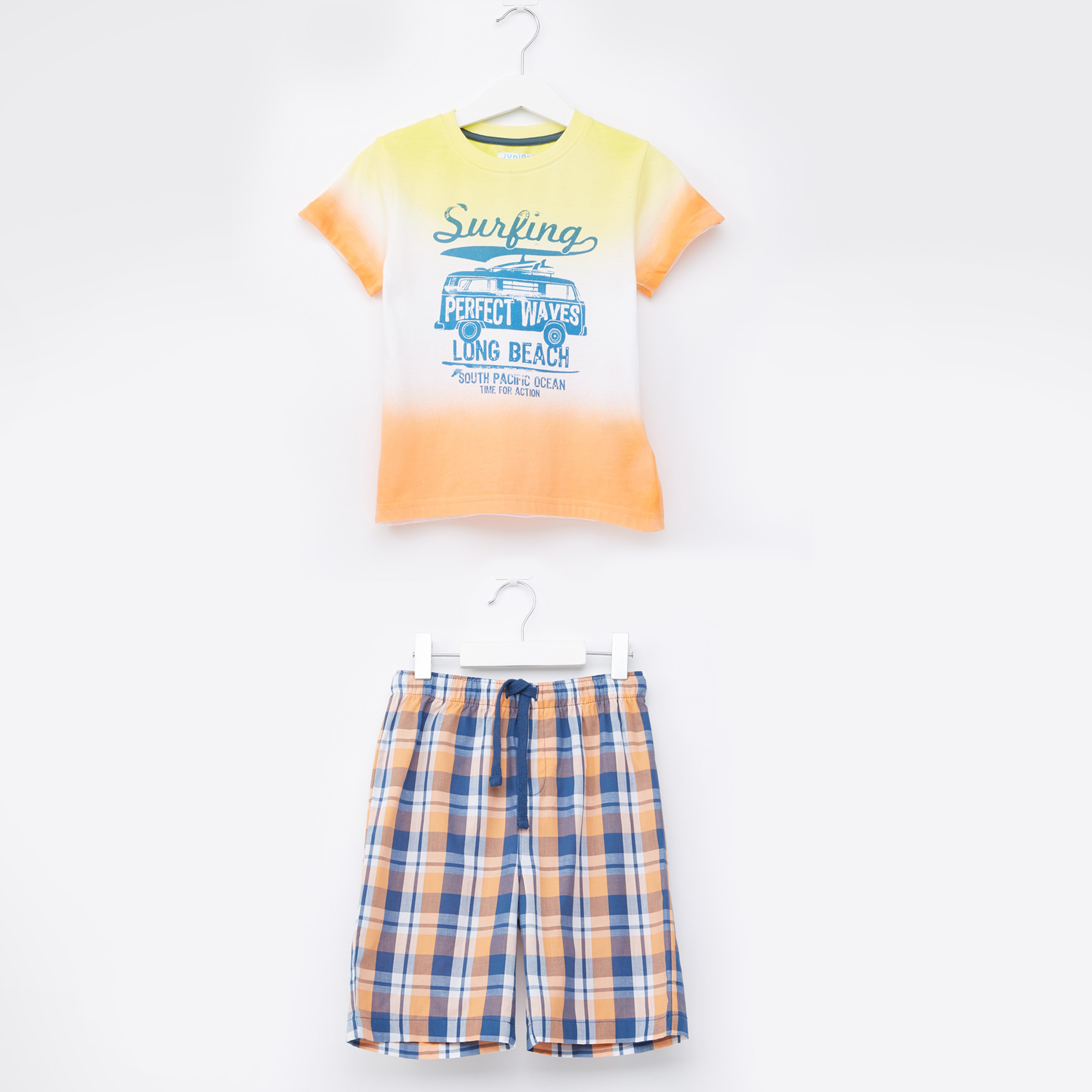 Beach clothes shop for juniors