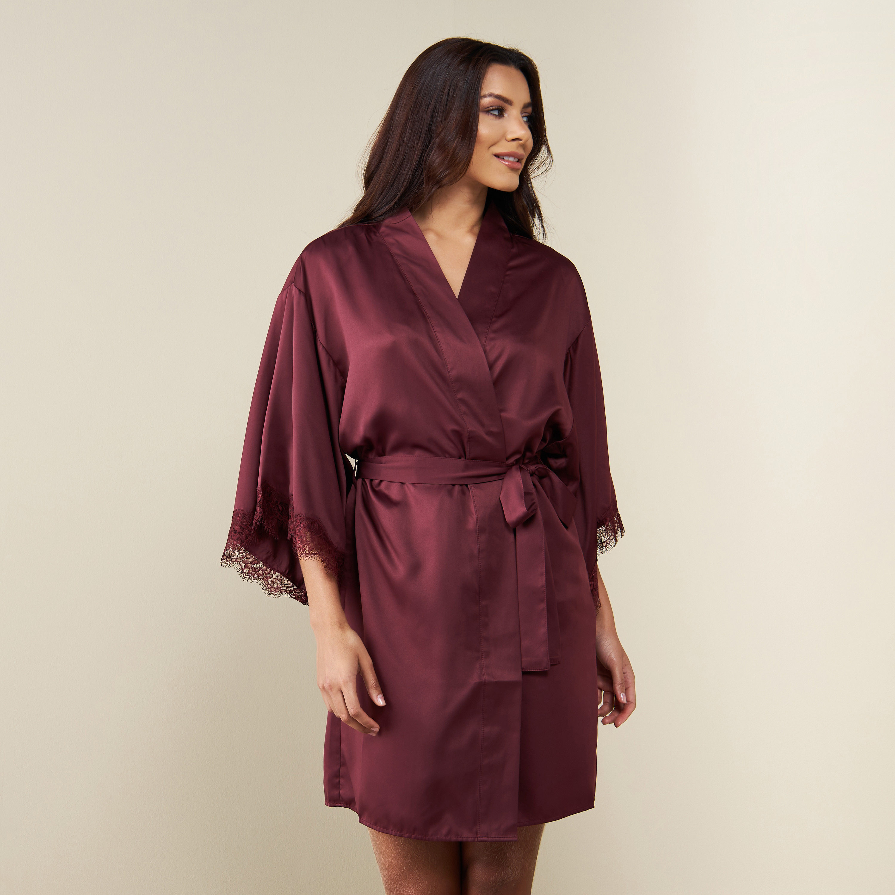 روب بحزام رباط وتفاصيل دانتيل من لا سينزا-women-clothing-nightwear-robes-image-6