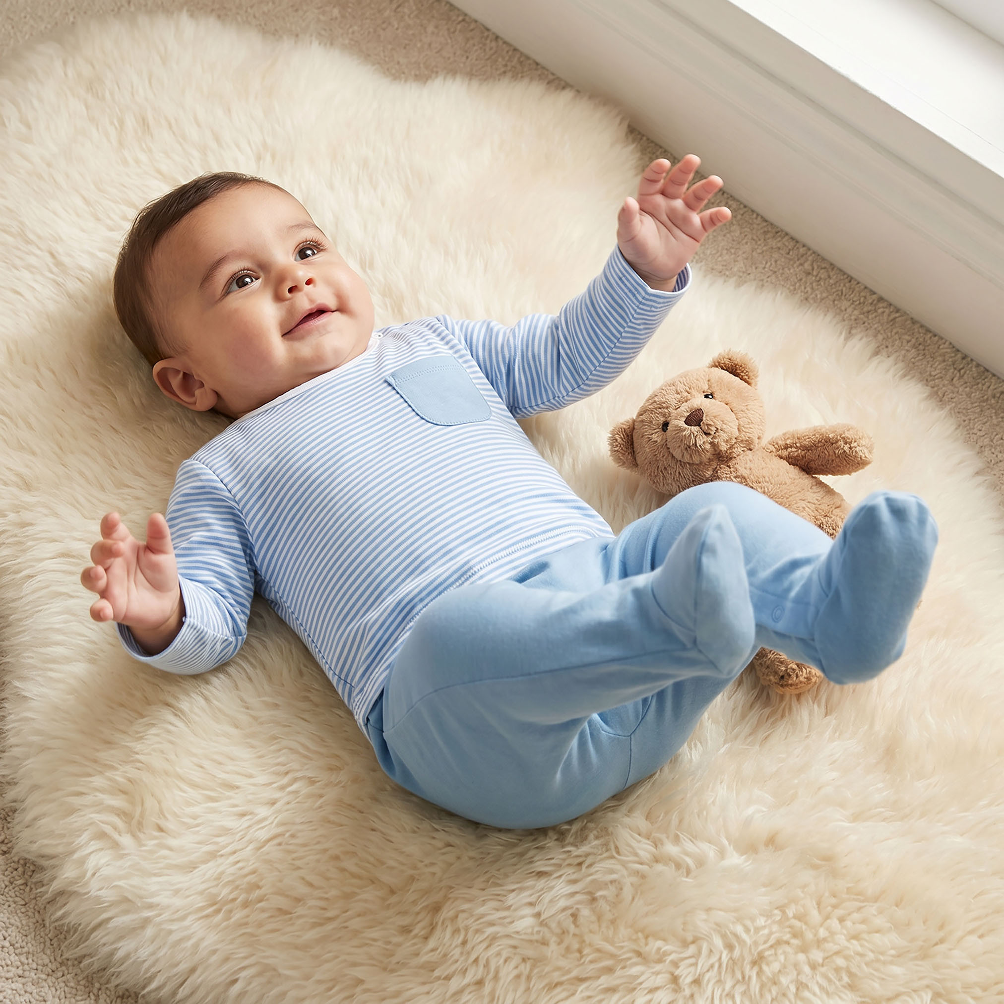 بدلة نوم مخططة بأكمام طويلة وأزرار إغلاق من جونيورز-baby-boys-clothing-nightwear-sleepsuits-image-1