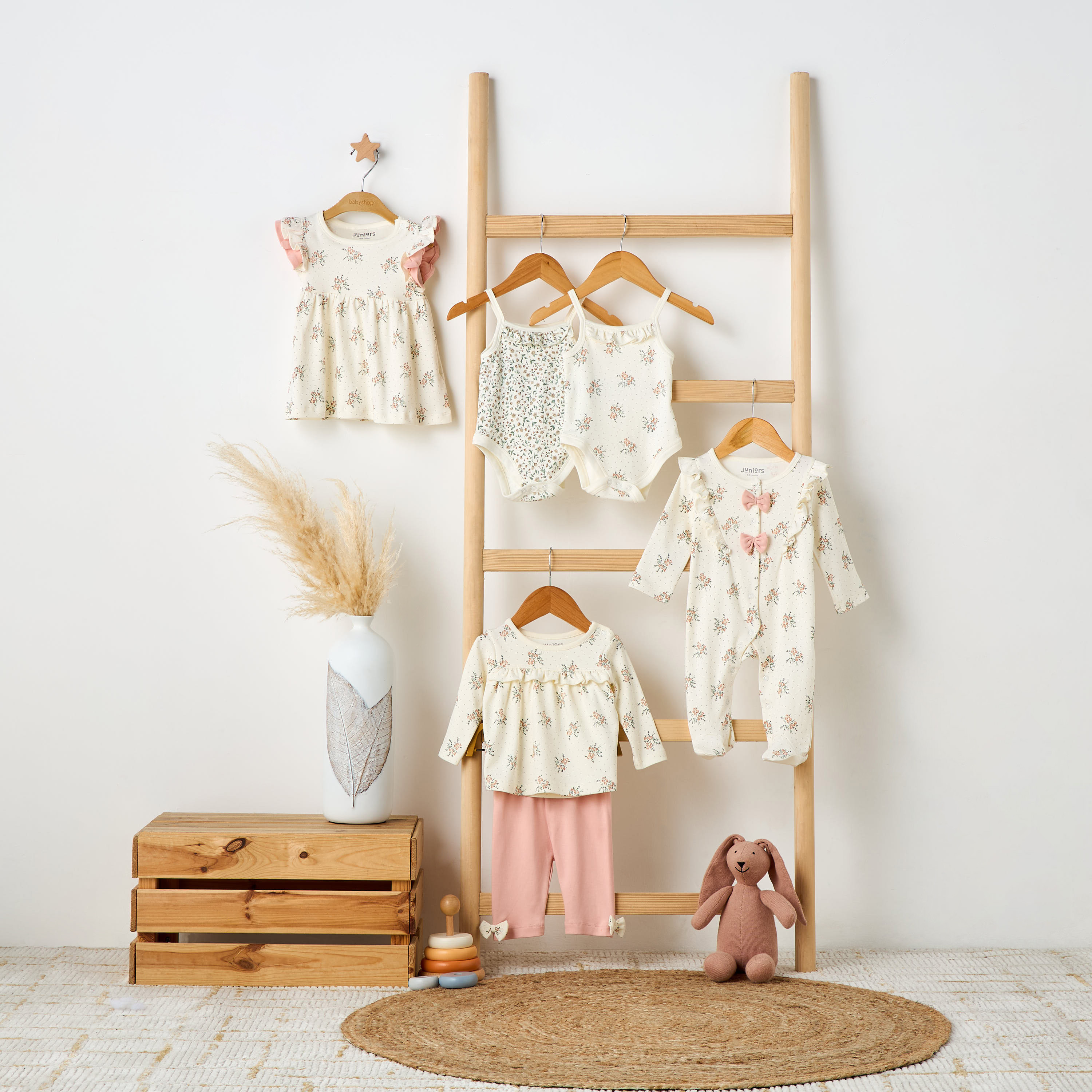 طقم تيشيرت وبنطلون بيجاما بطبعات زهرية من جونيورز-baby-girls-clothing-nightwear-pyjamasets-image-6