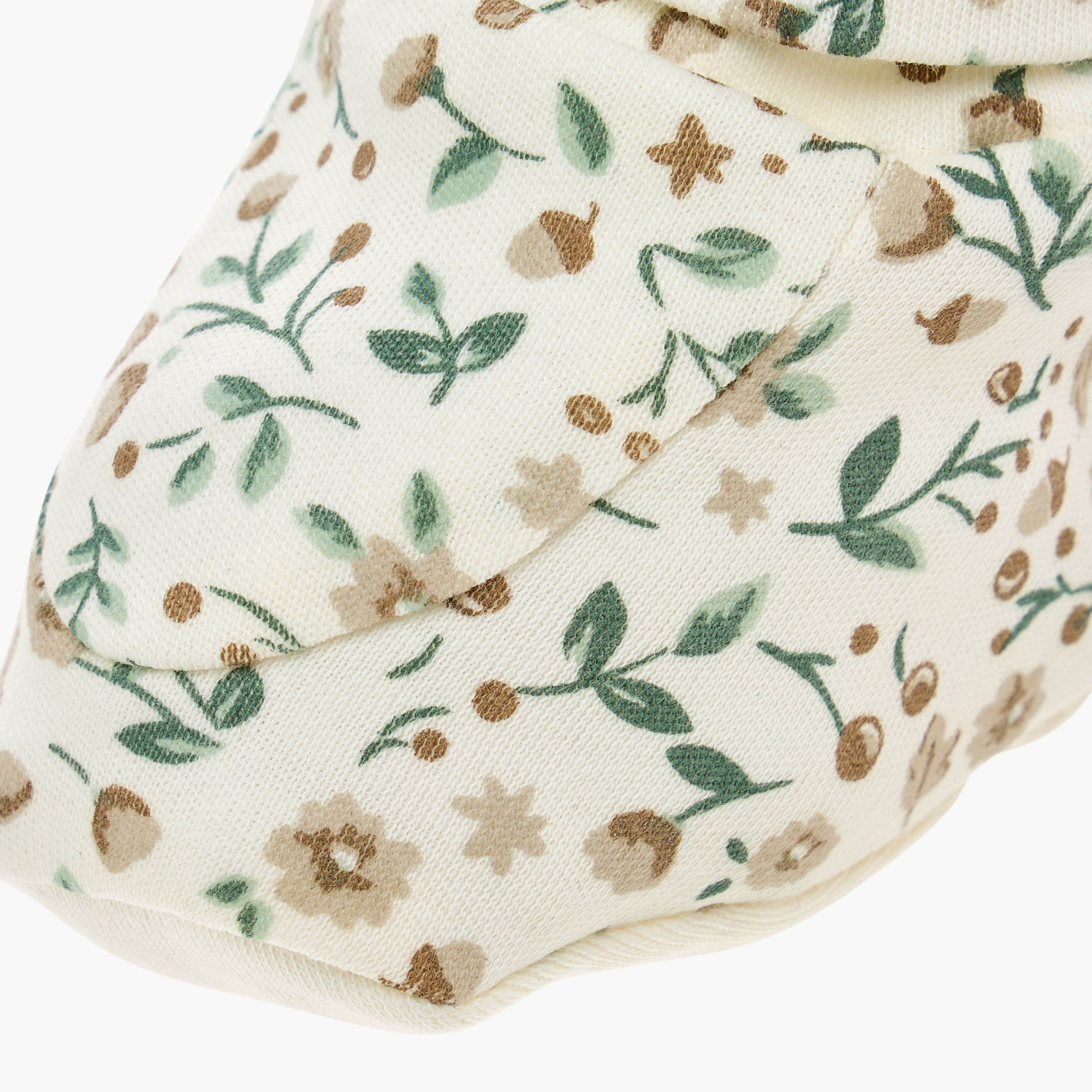 أبوات متنوعة من جونيورز - طقم من زوجين-baby-girls-shoes-booties-image-1