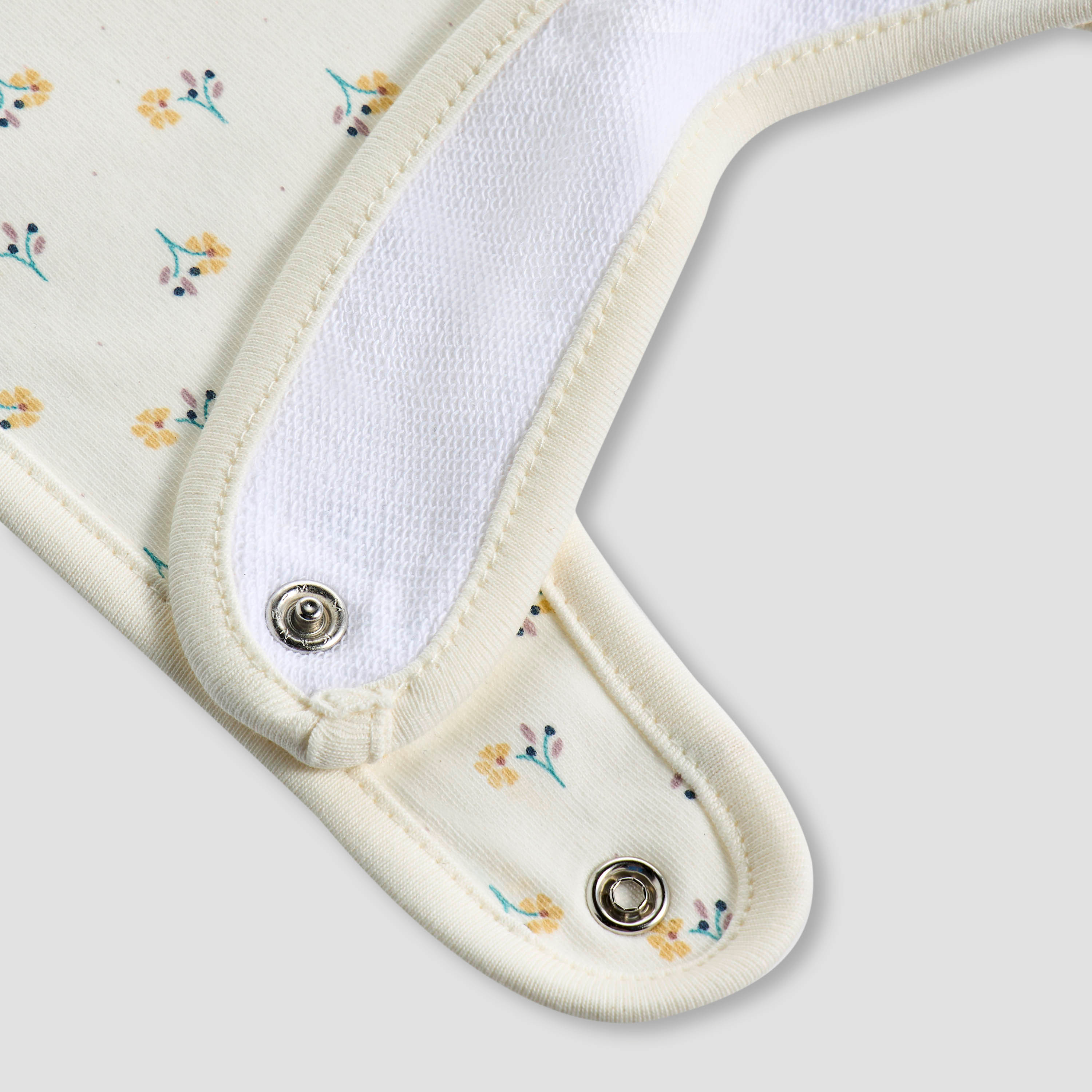 مرايل متنوعة بأزرار إغلاق كبّاسة من جونيورز - طقم من 2-baby-feeding-bibs-image-6