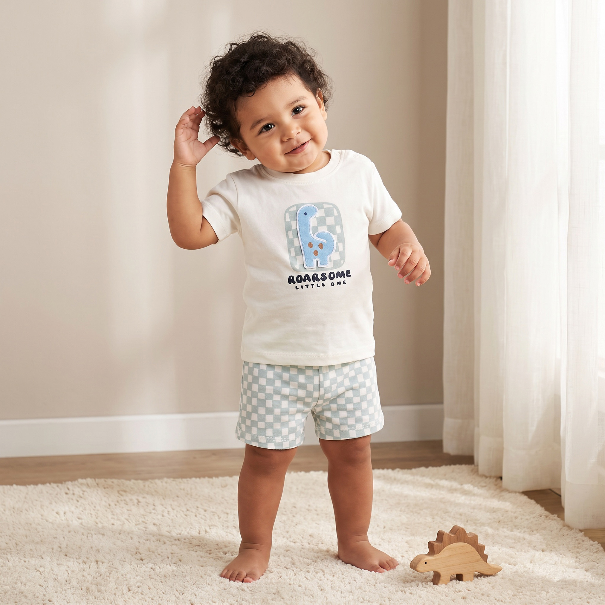 طقم شورت وتيشيرت بياقة ضيقة وأكمام قصيرة وطبعات من جونيورز - عبوة من طقمين-baby-boys-clothing-setsandcoords-image-2