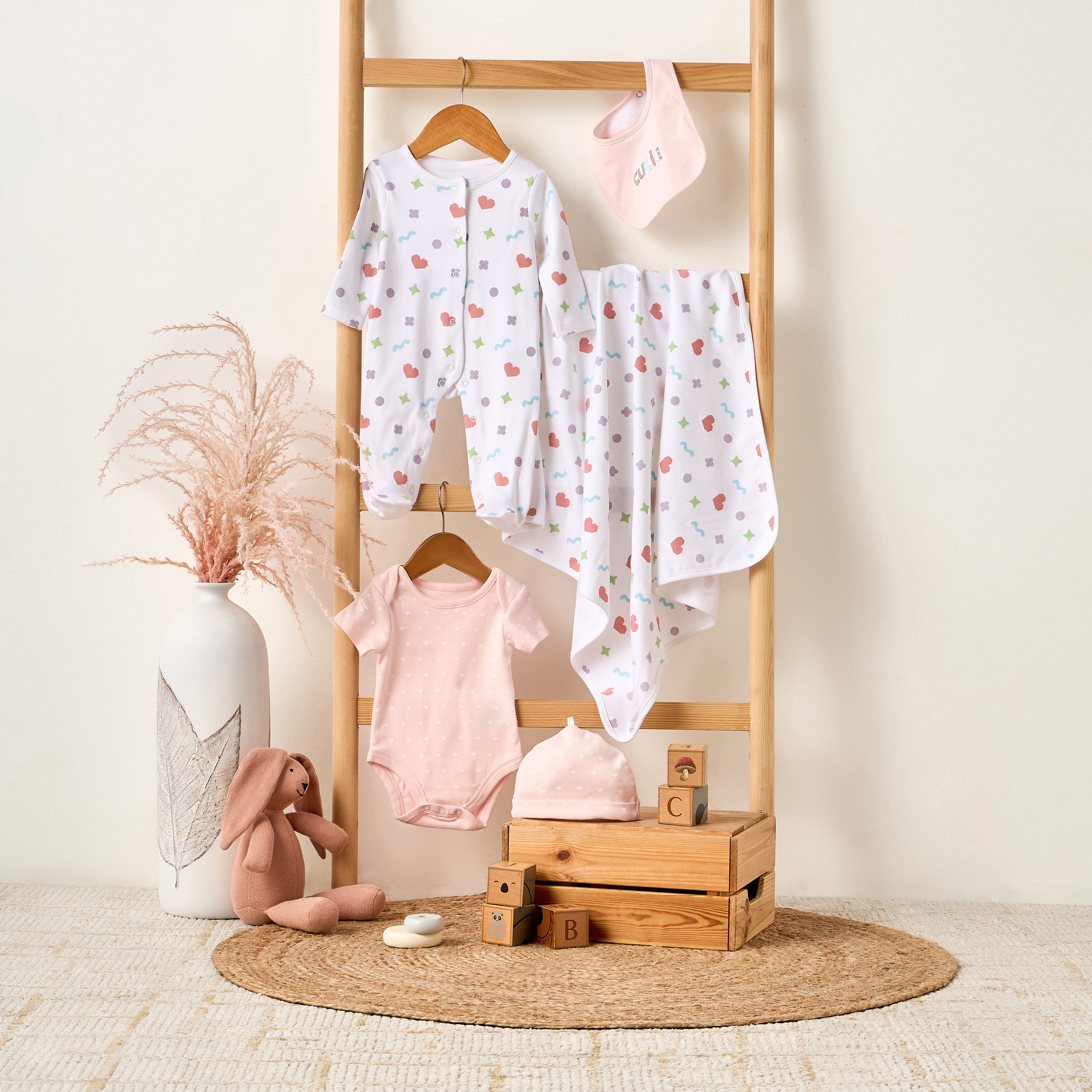 طقم هدايا ملابس بطبعات قلب من جونيورز - 6 قطع-baby-girls-clothing-setsandcoords-image-10