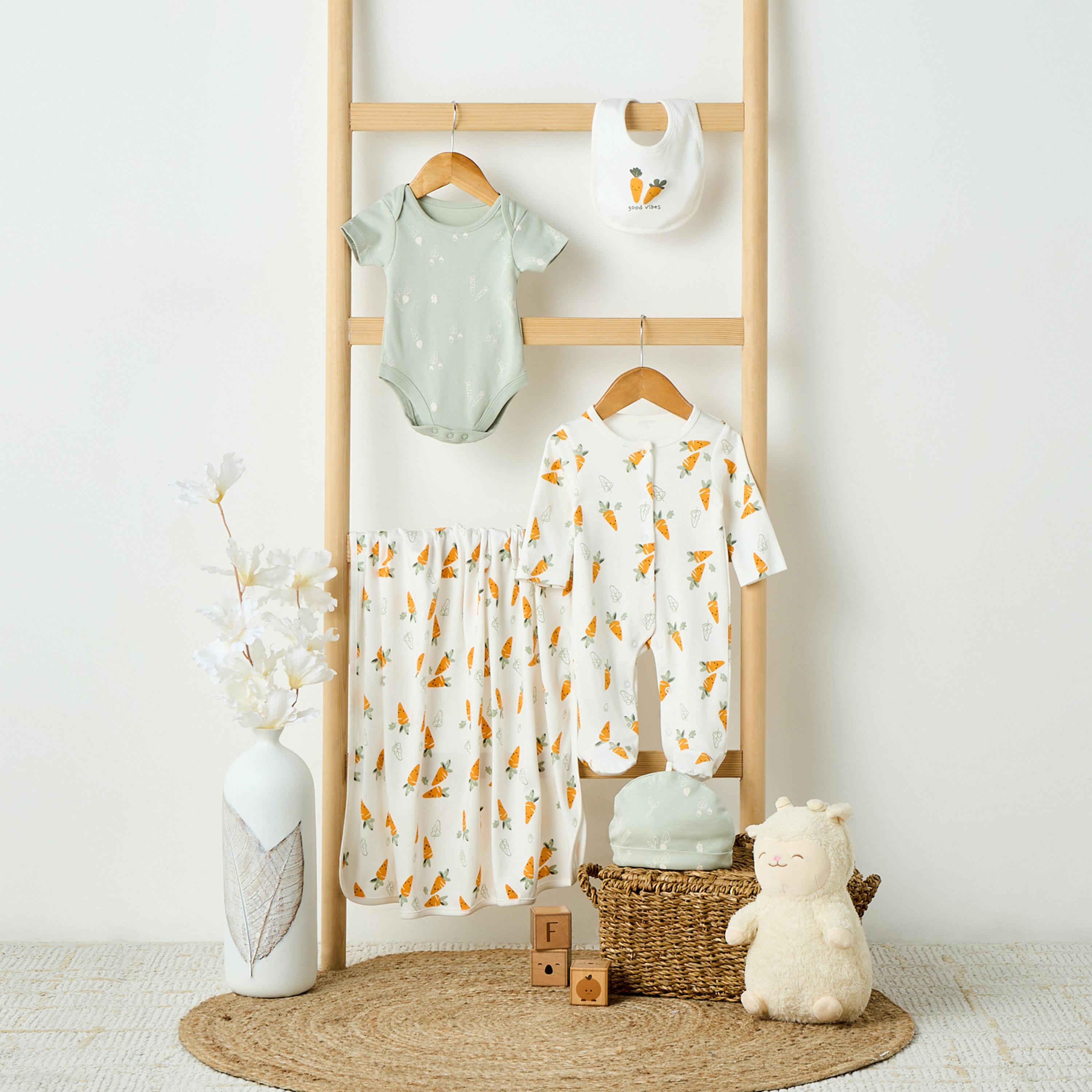 طقم هدايا ملابس بطبعات جزر من جونيورز - طقم 5 قطع-baby-boys-clothing-setsandcoords-image-10